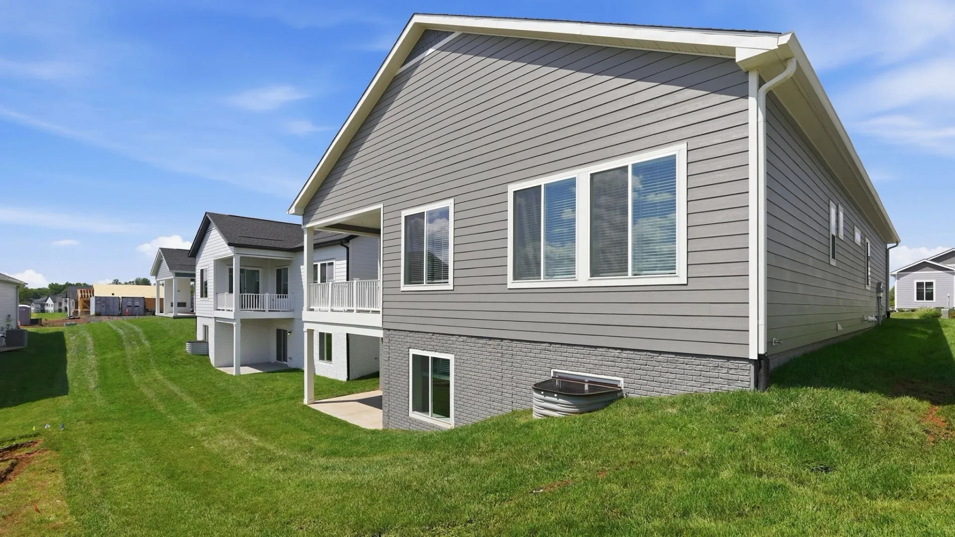 Wonder Rear Exterior