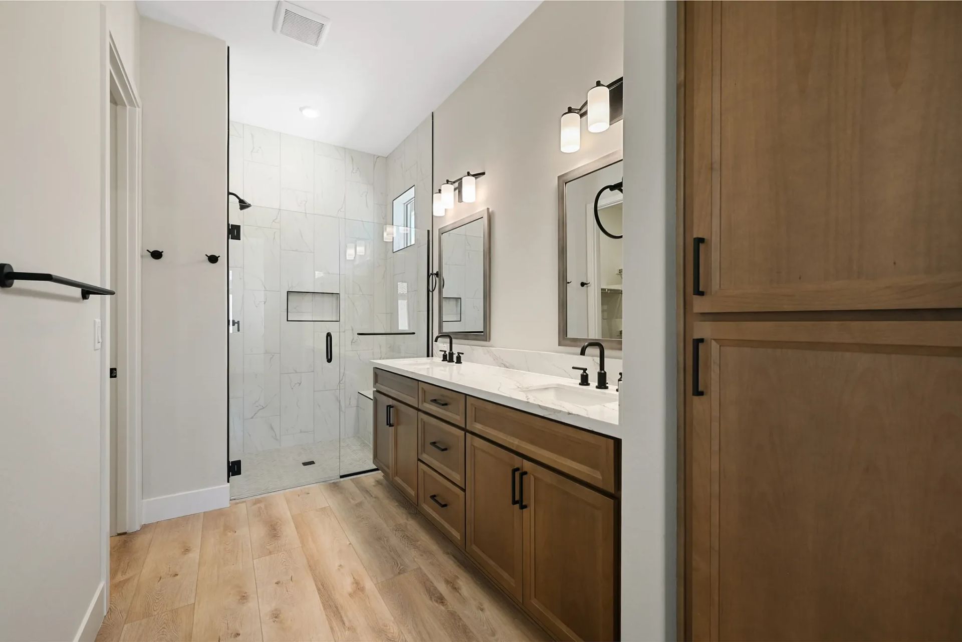 Trilogy Ridgecrest Discover HS 124 Primary Bath