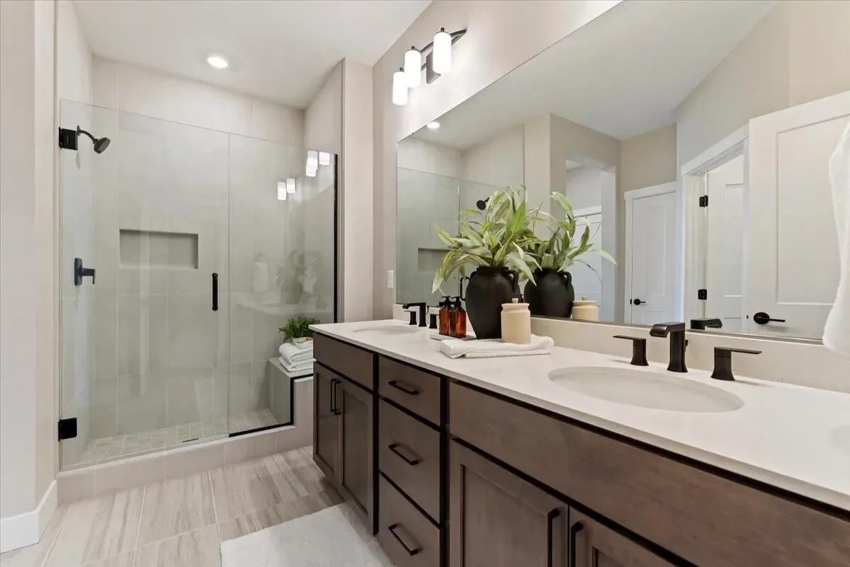 Trilogy Valor Muros HS 414 Primary Bath