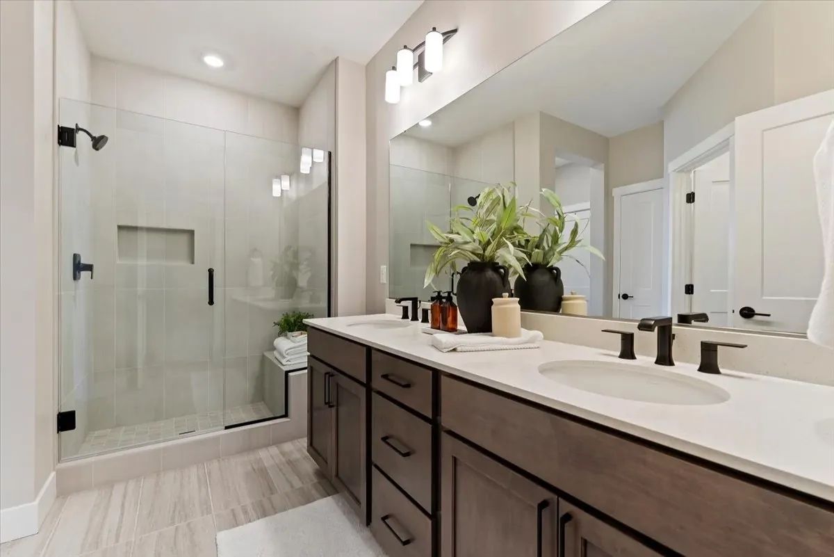 Trilogy Valor Muros HS 414 Primary Bath