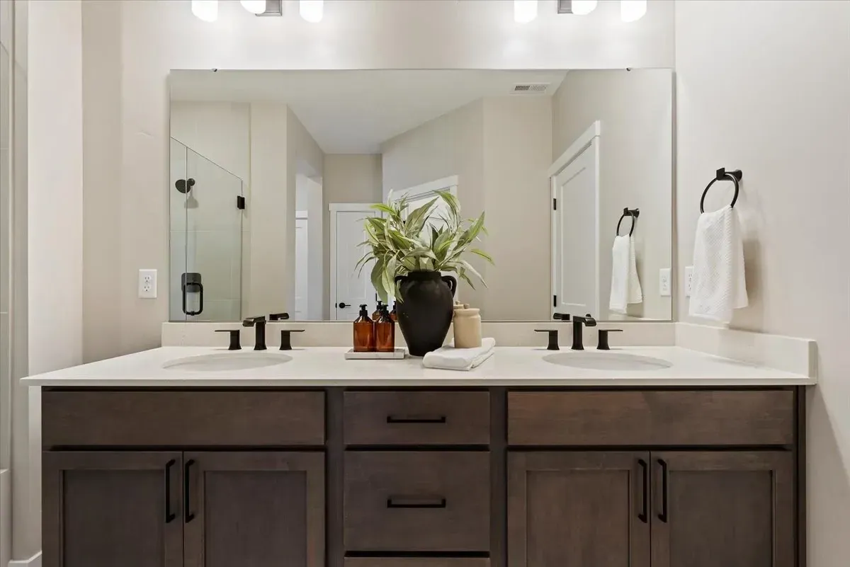 Trilogy Valor Muros HS 414 Guest Bath