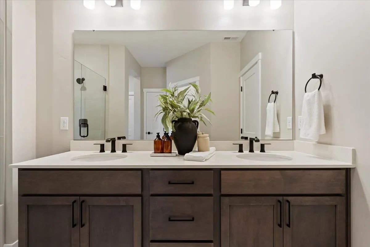 Trilogy Valor Muros HS 414 Guest Bath