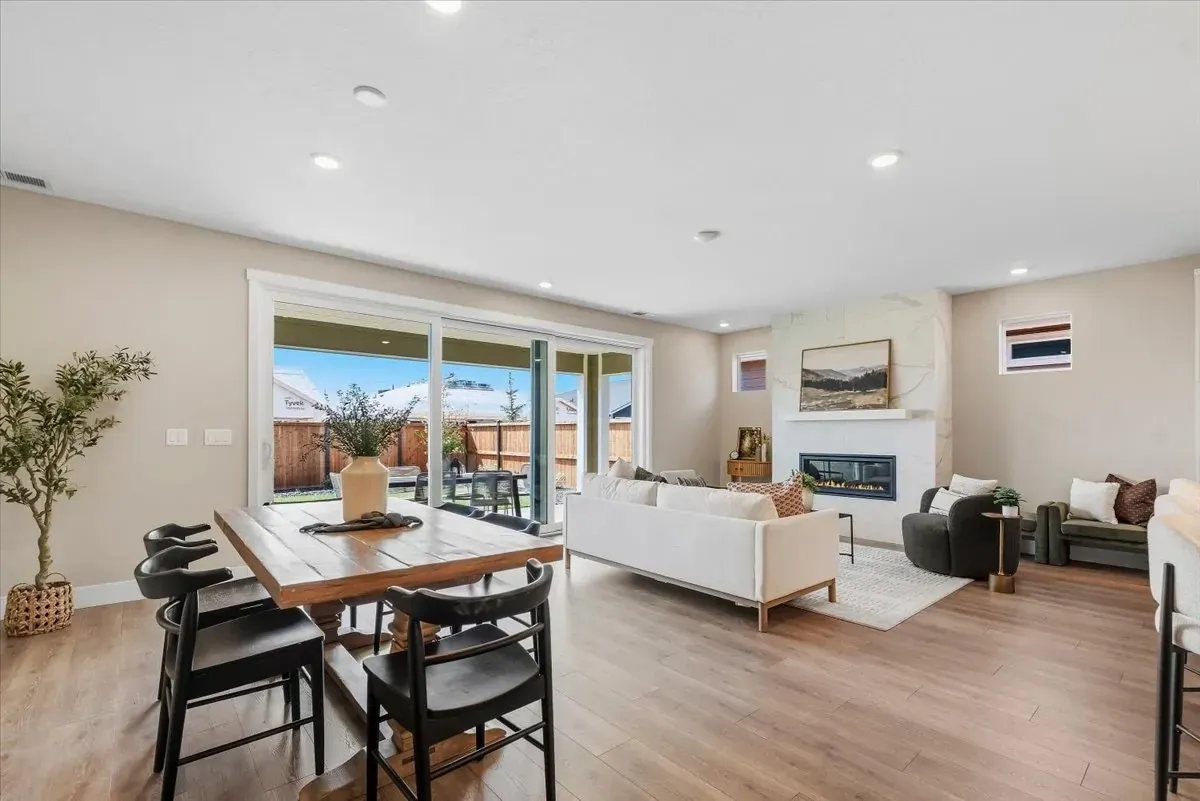Trilogy Valor Synergy HS 537 Dine Great Room