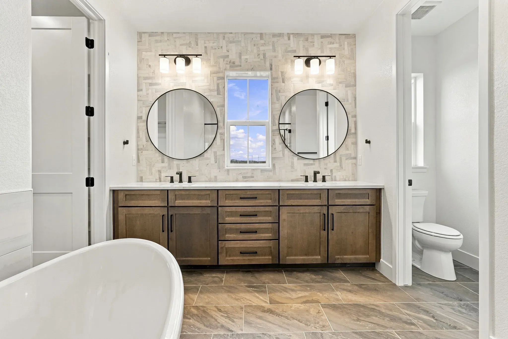 Homesite 11 Primary Bath