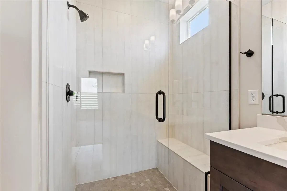 Valnova Affirm HS 1110 Primary Bath