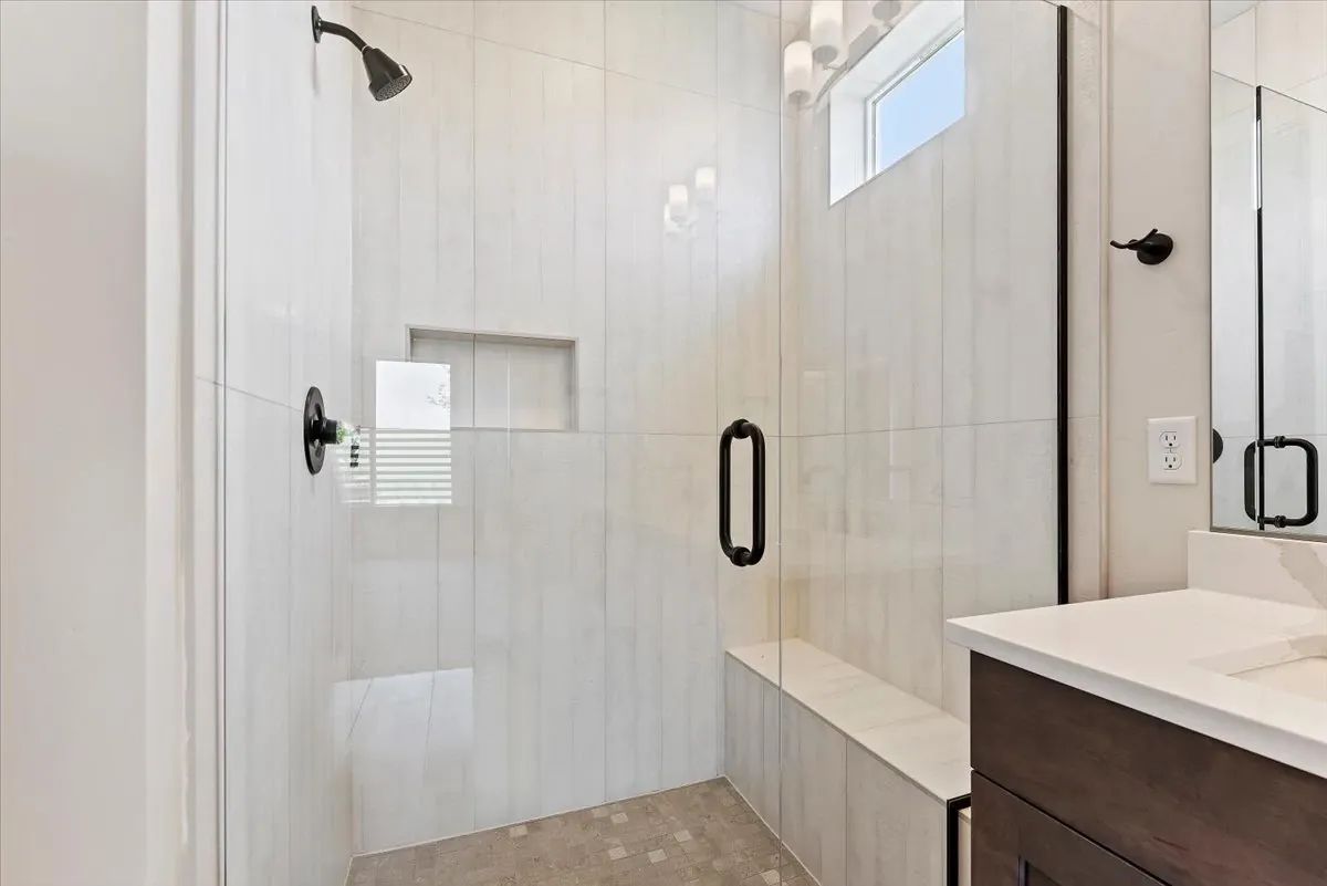 Valnova Affirm HS 1110 Primary Bath