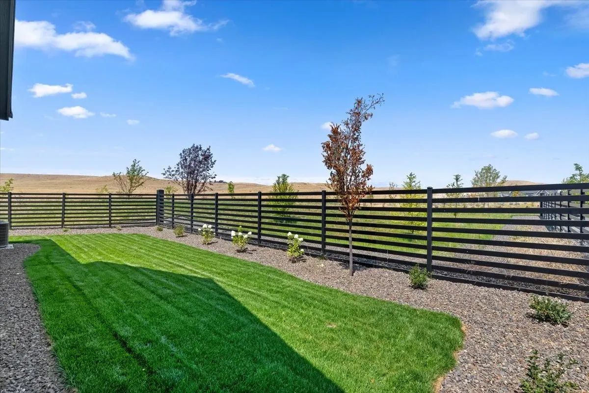 Valnova Affirm HS 1110 Backyard