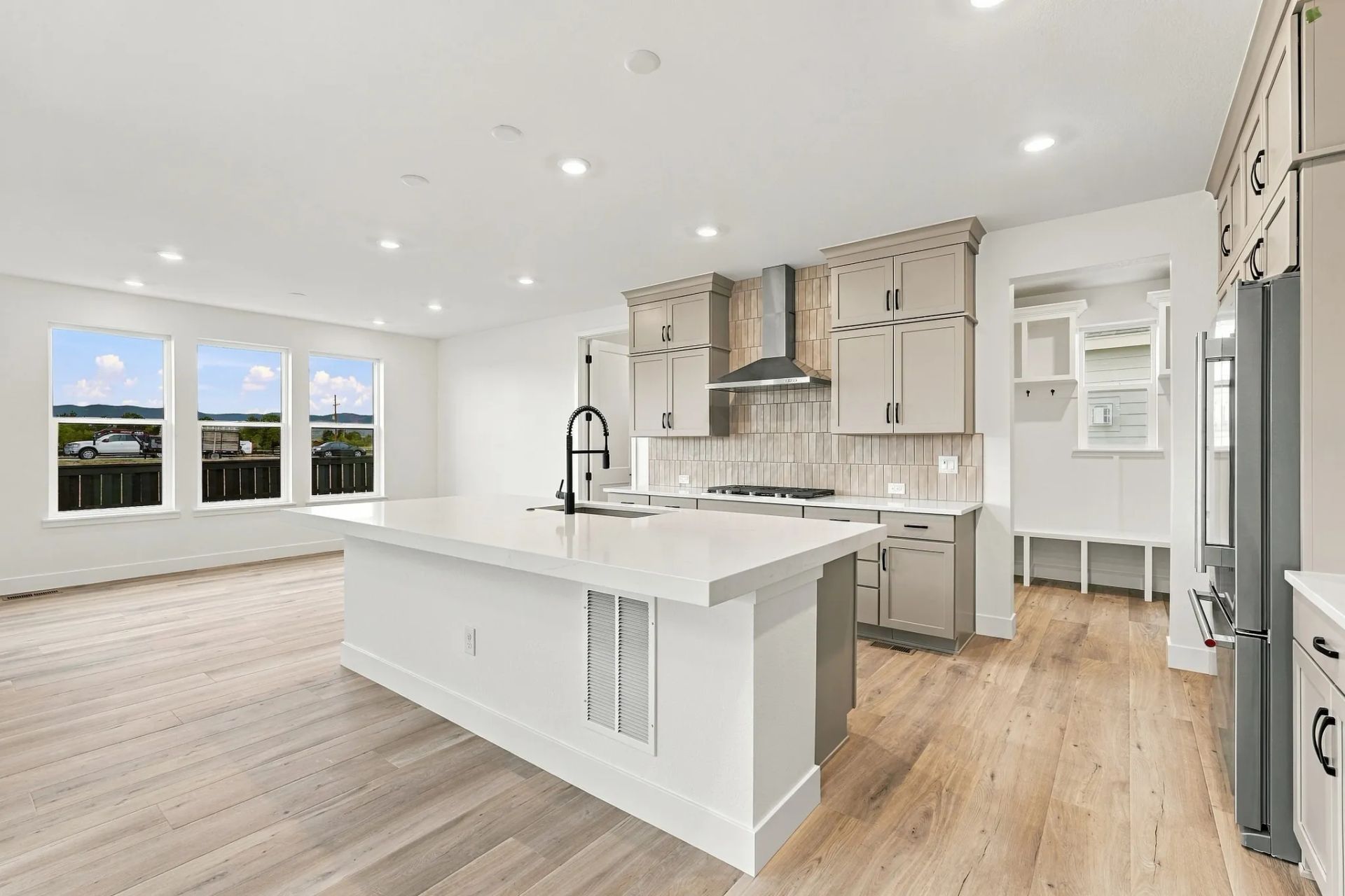 Homesite 270 Kitchen + Dining