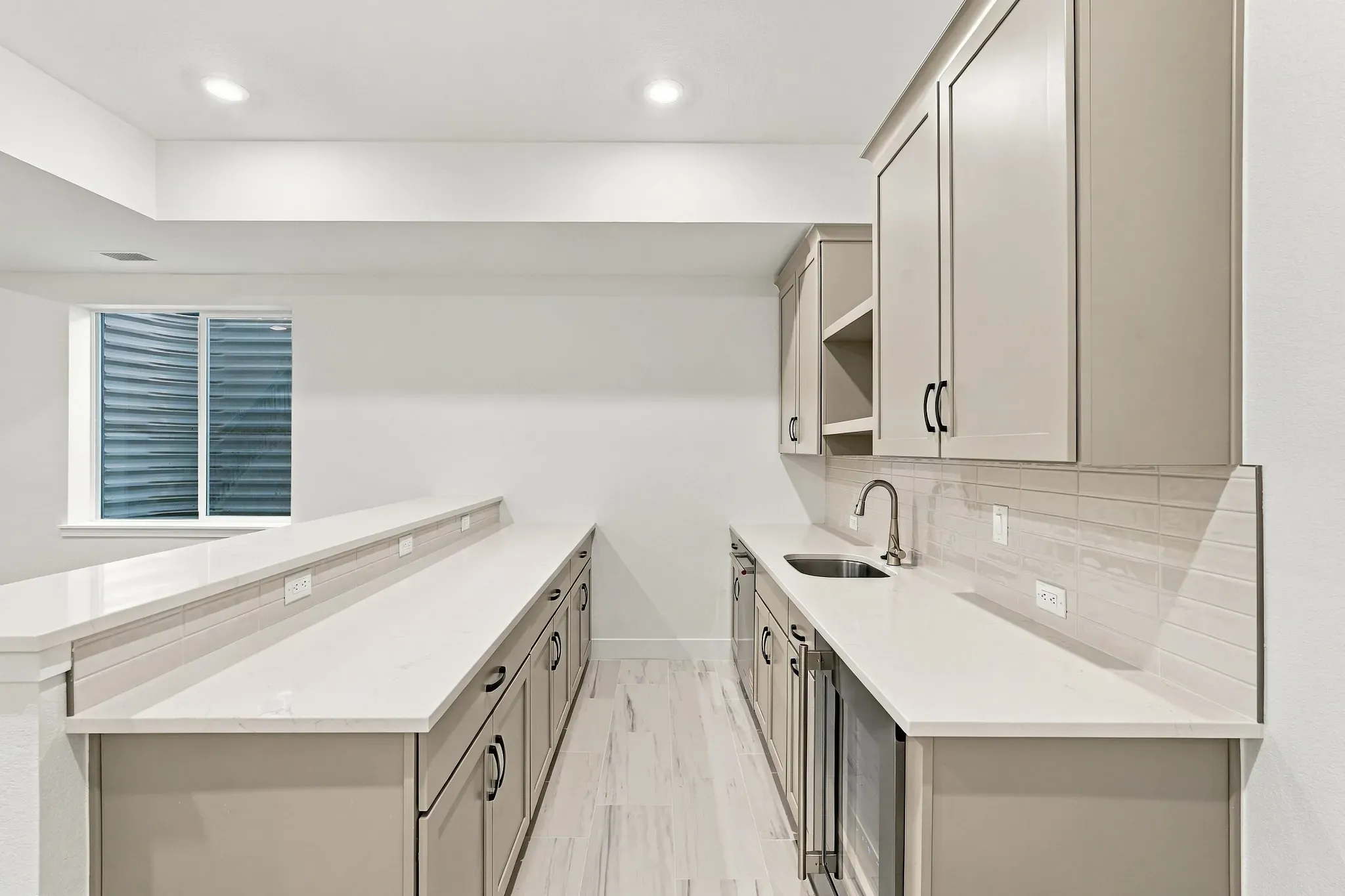 Homesite 270 Wet Bar at Finished Basement