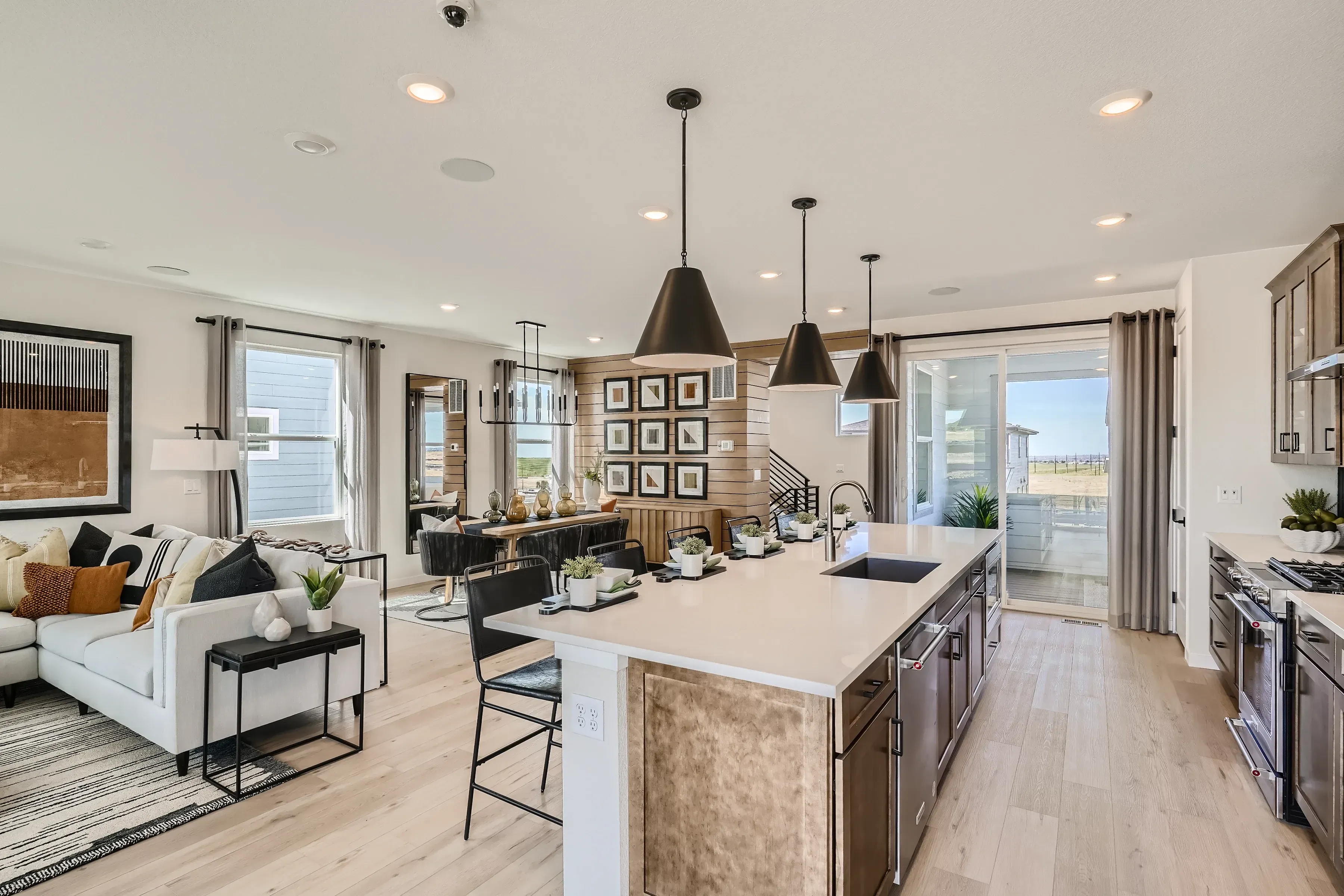 Lola Model Kitchen + Dining