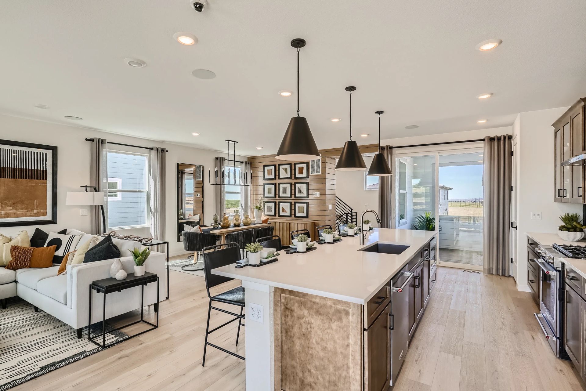Lola Model Kitchen + Dining