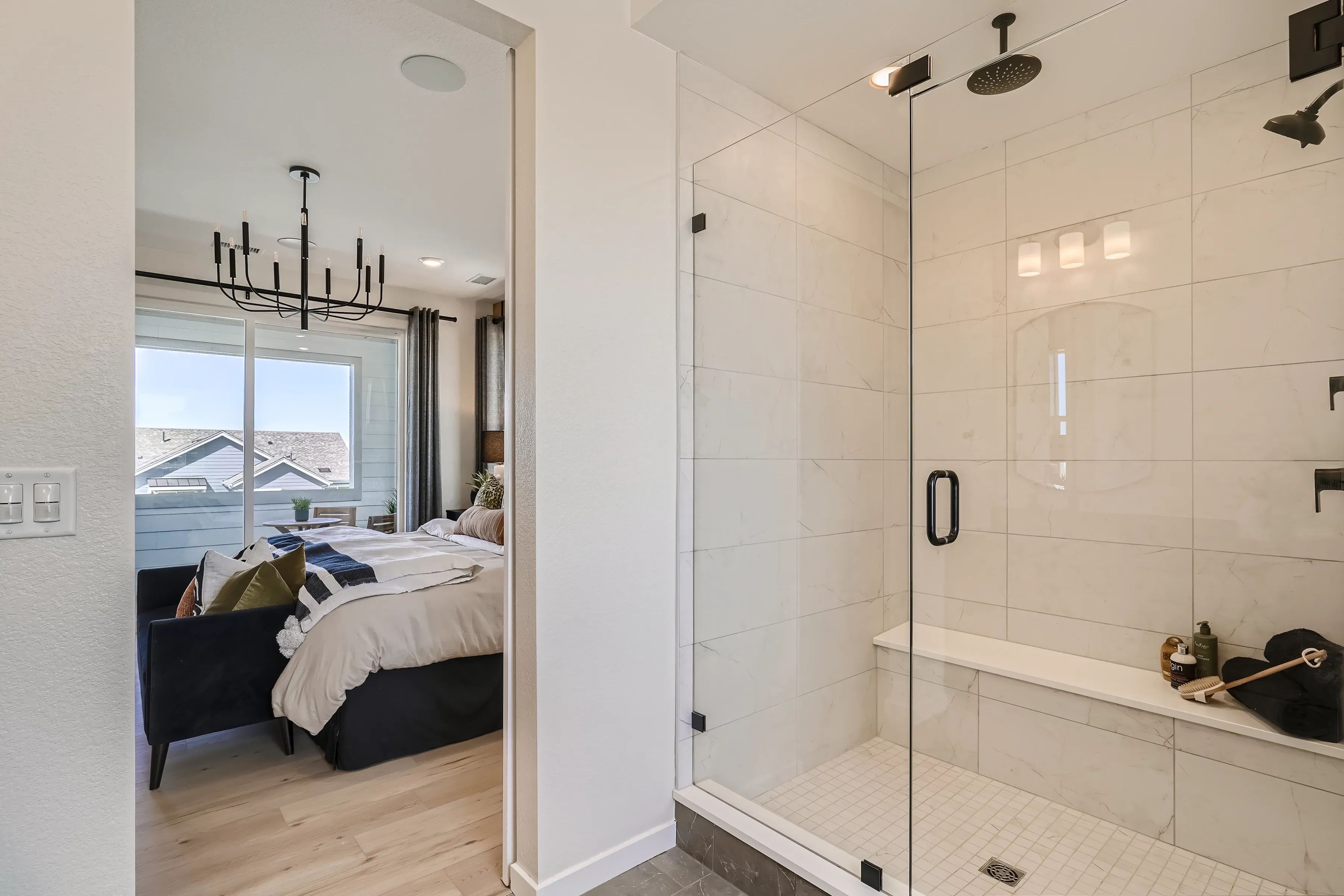 Lola Model Primary Bath