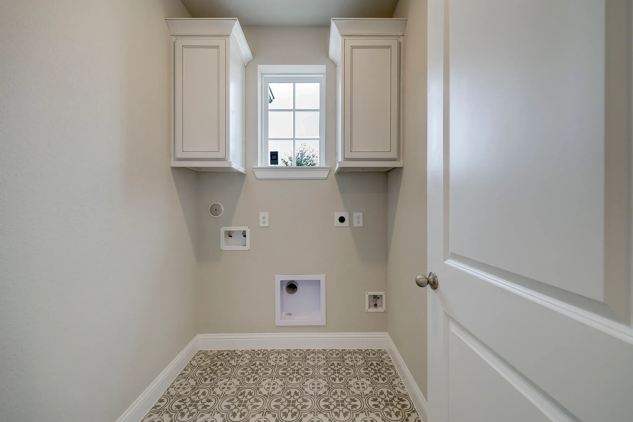 Plan 3009 laundry w/ cabinets