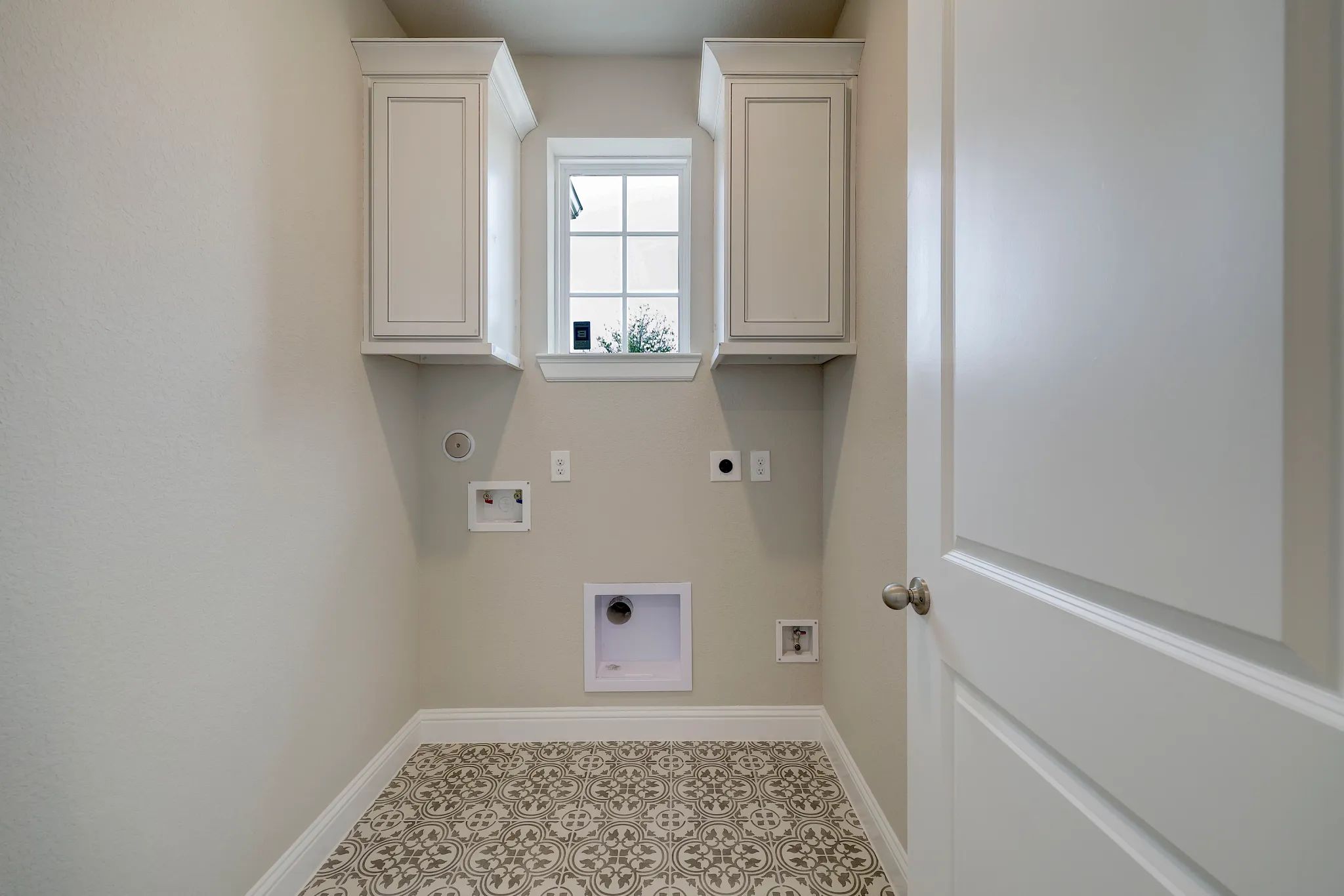 Plan 3009 laundry w/ cabinets