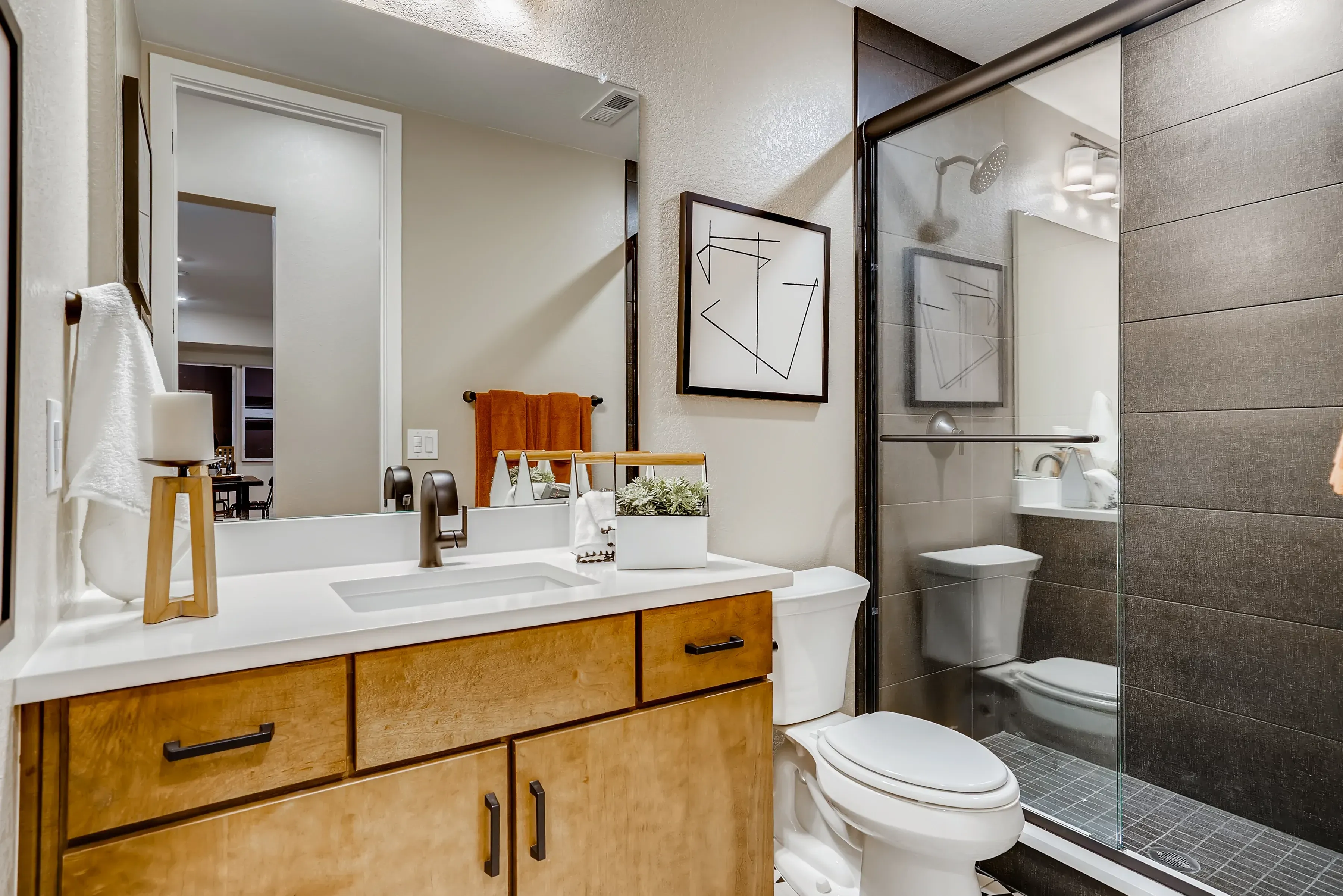 Amber Light Basement Bath 3