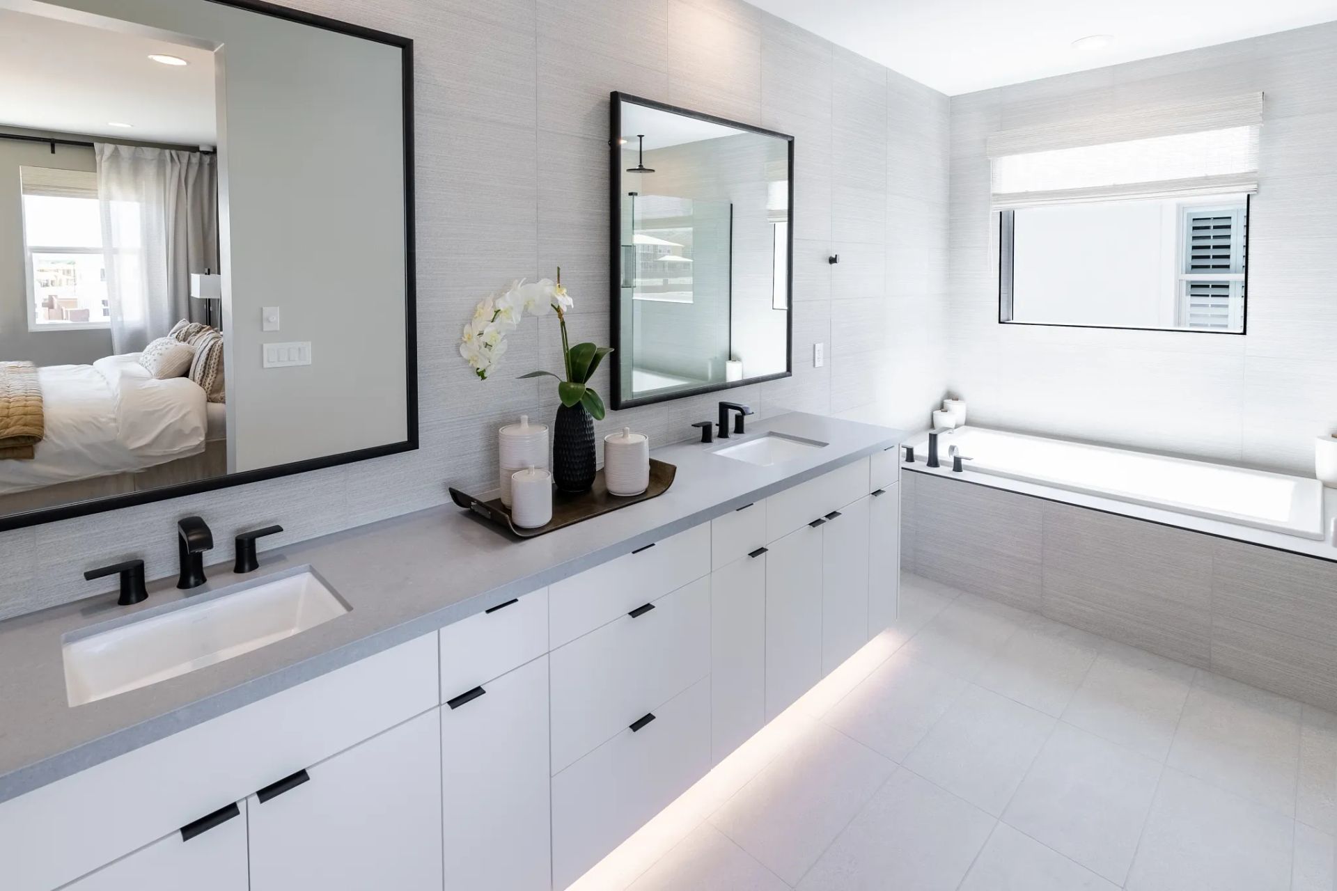 5016 Model Primary Bathroom