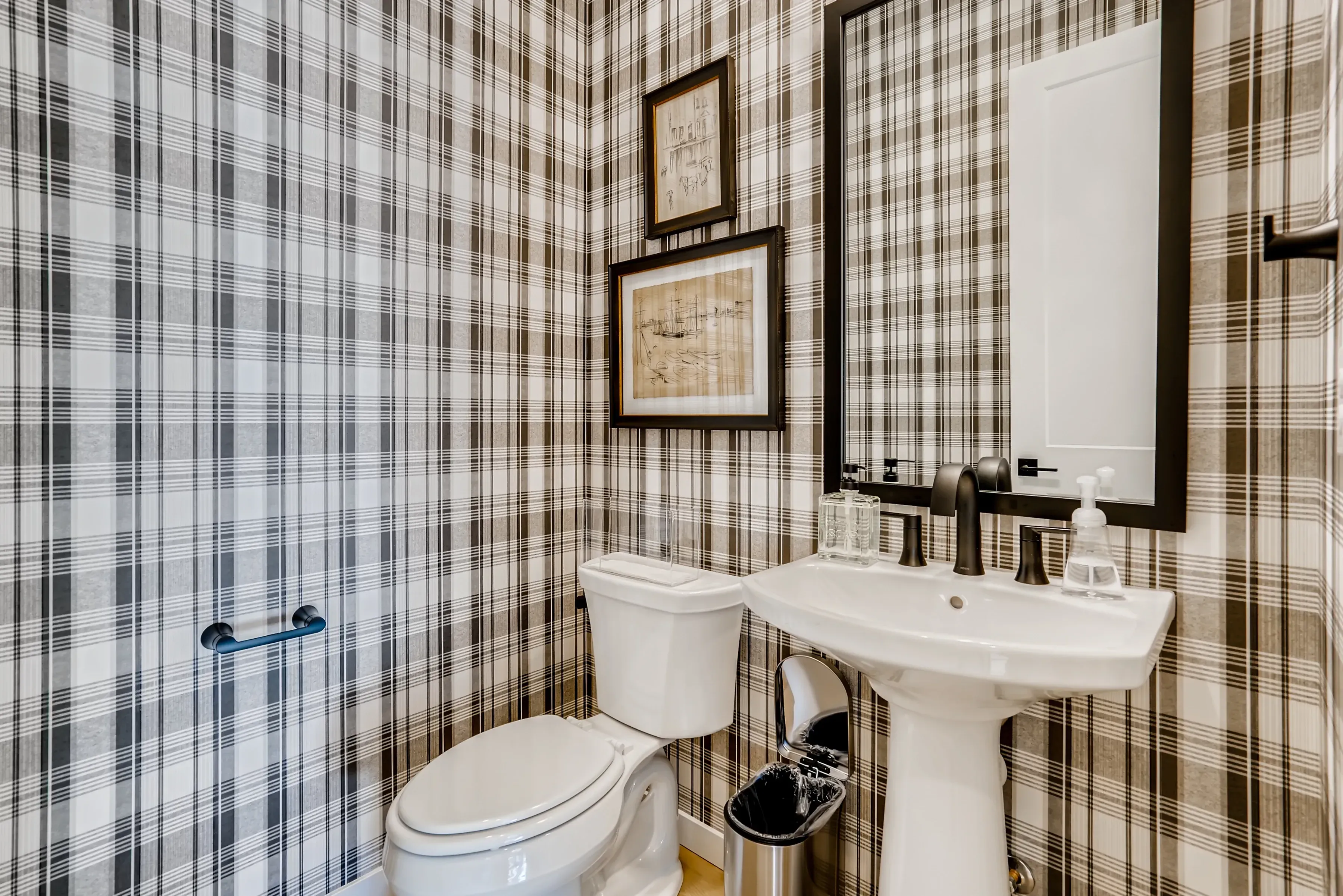 Amber Light Powder Bath