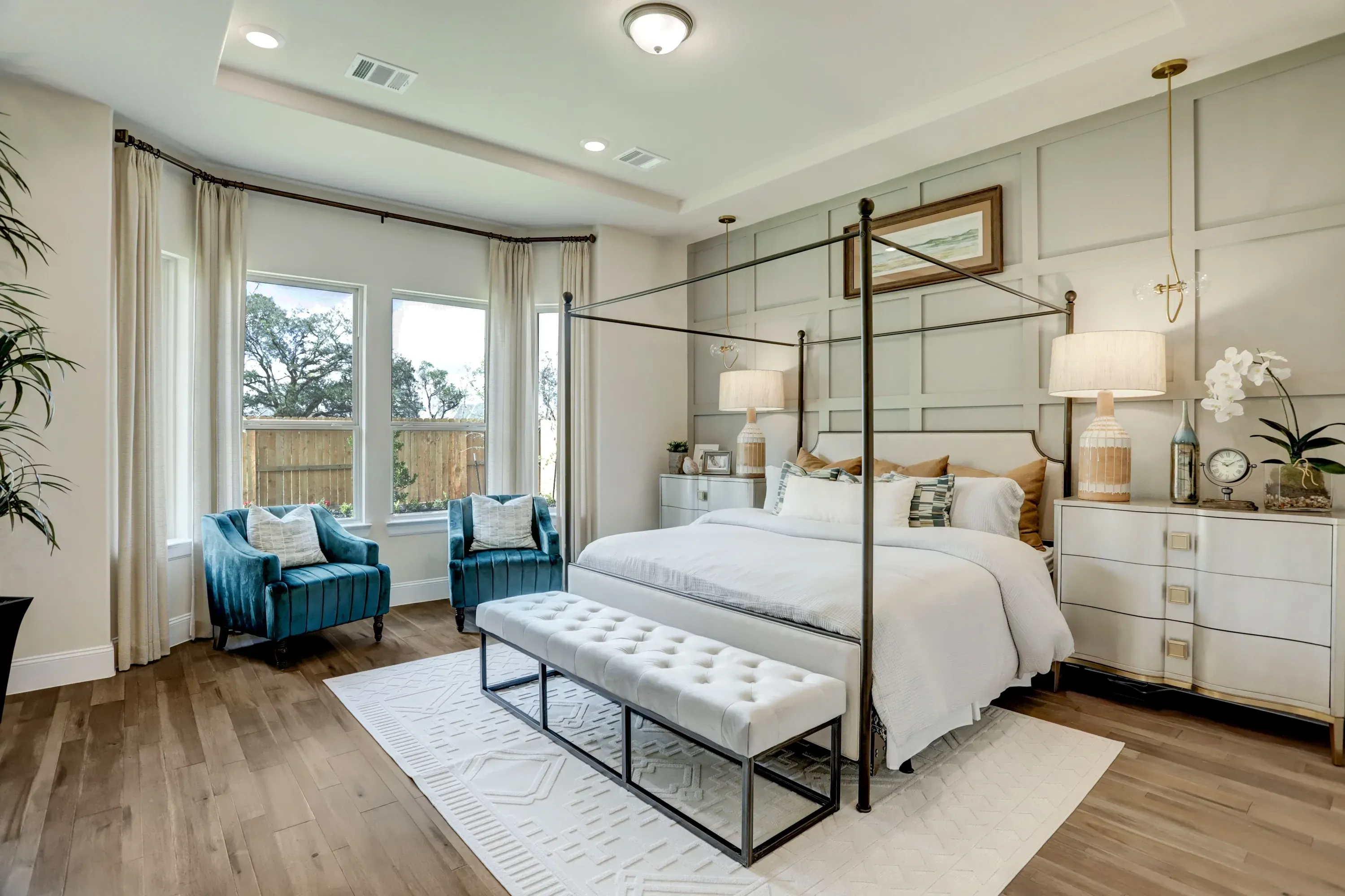 Primary bed with bay window - staged