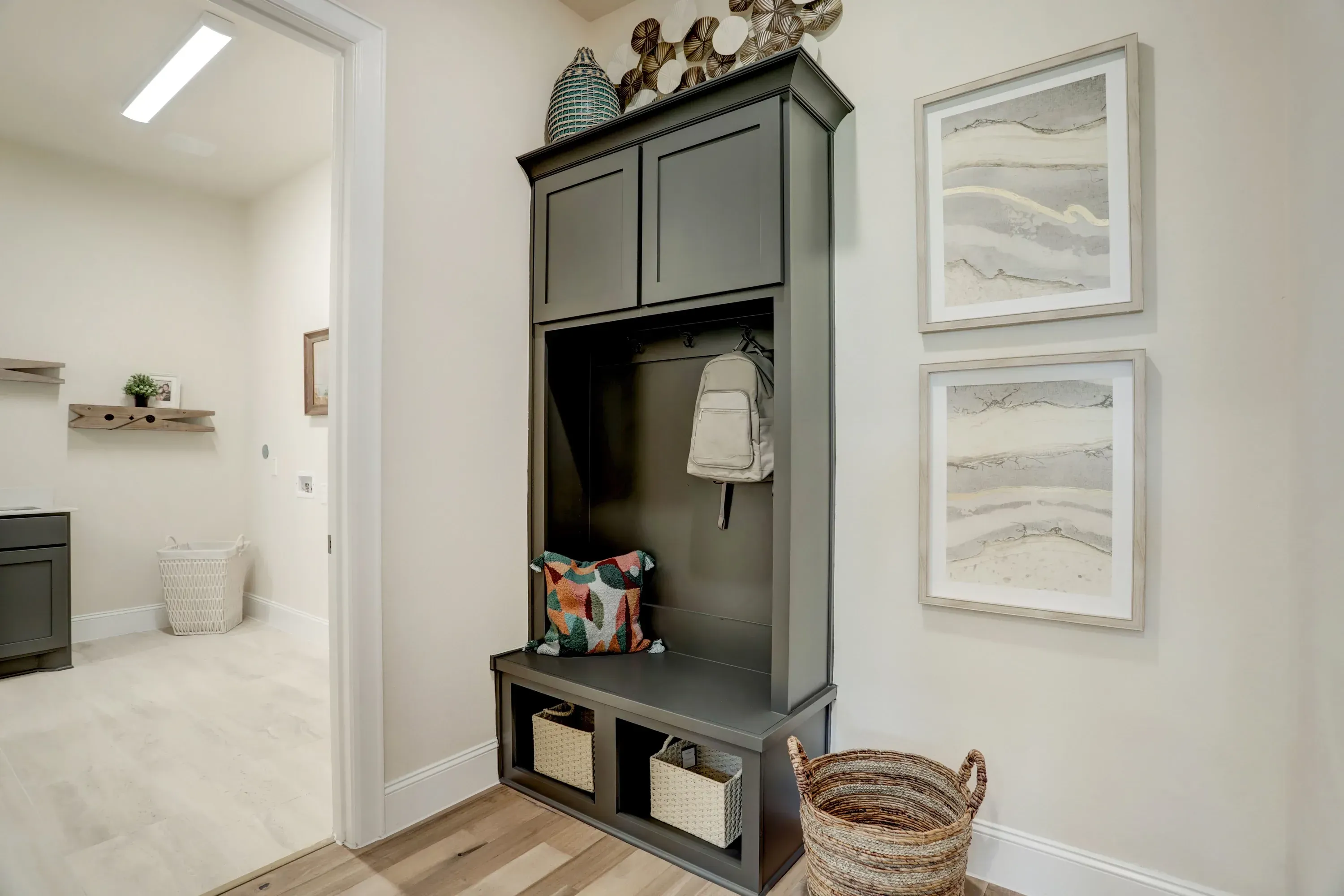 Plan 5051 valet and laundry - staged