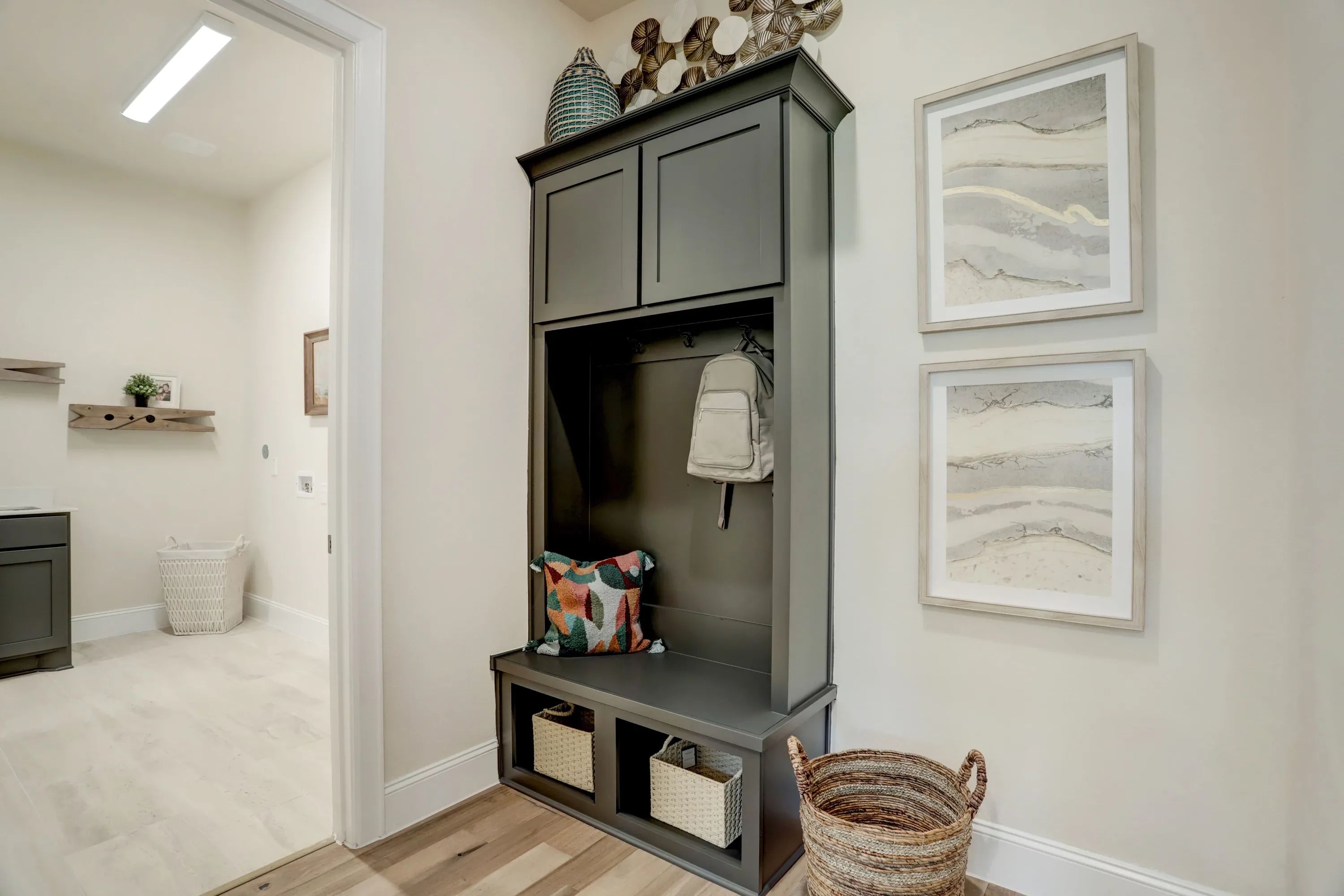 Plan 5051 valet and laundry - staged