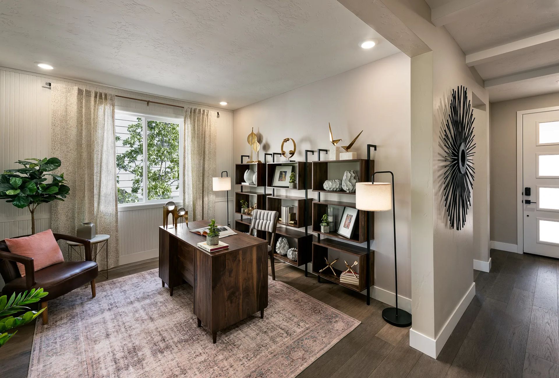Den of Model at Valor