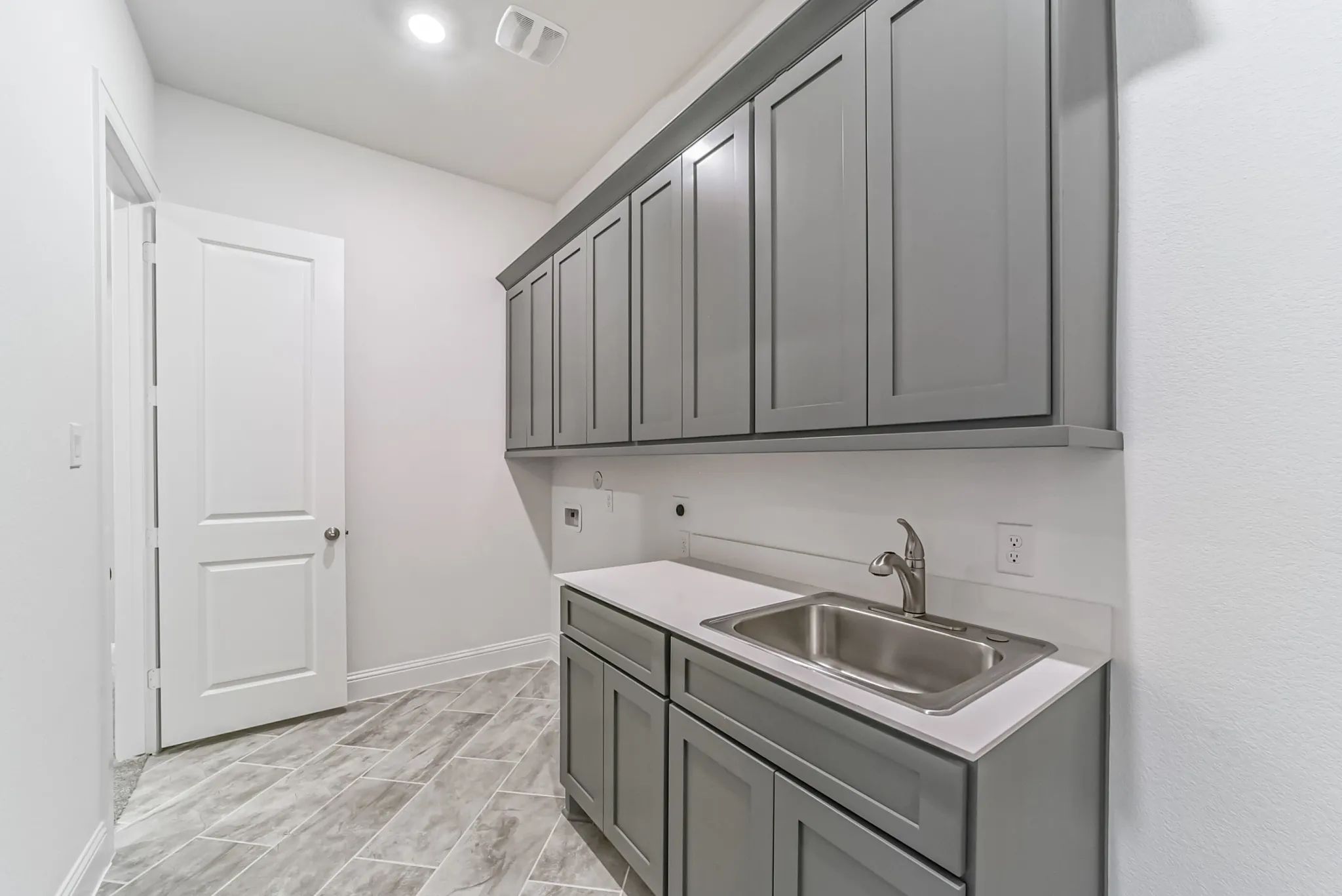Plan 6005 upgraded laundry