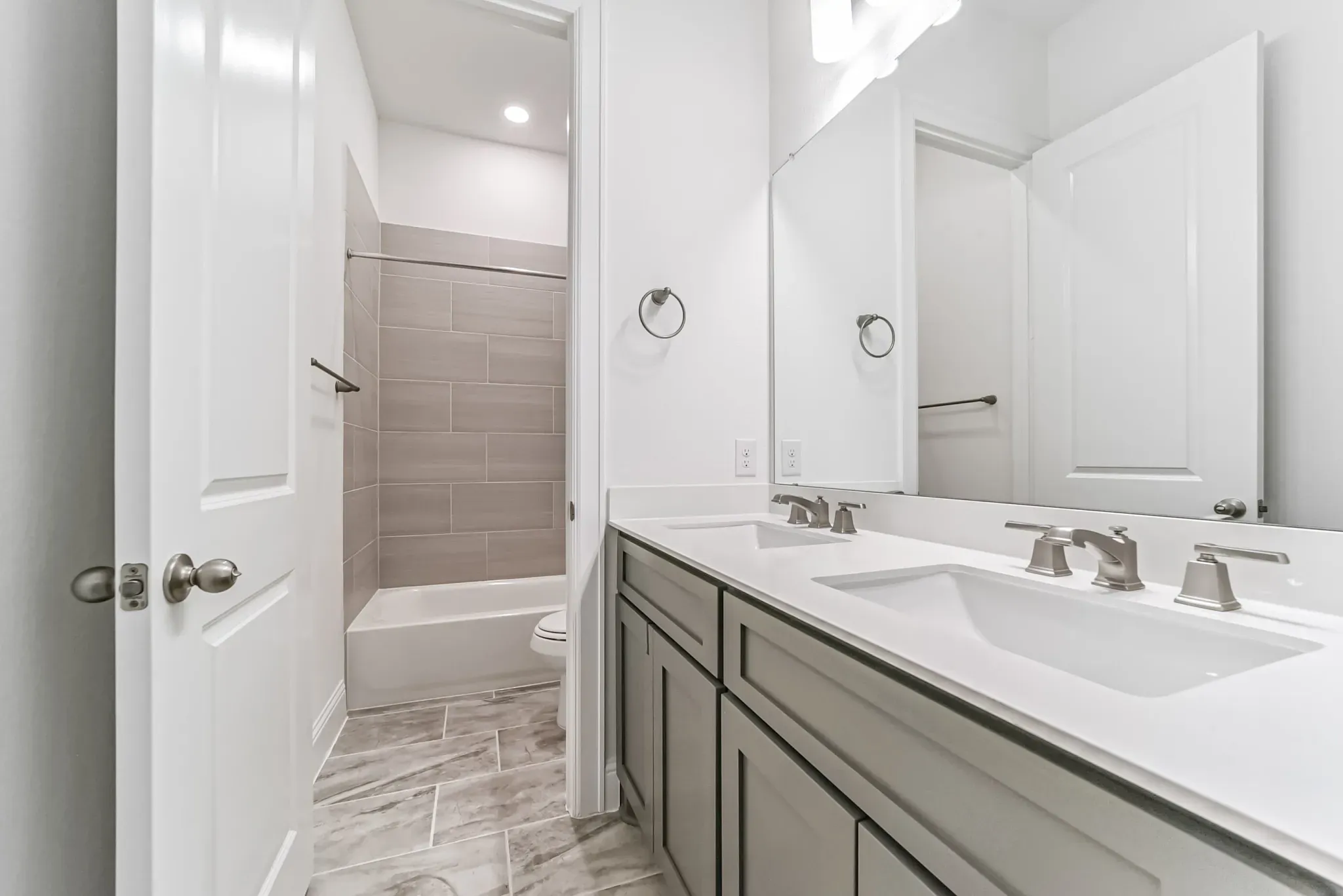 Plan 6005 bath 2
