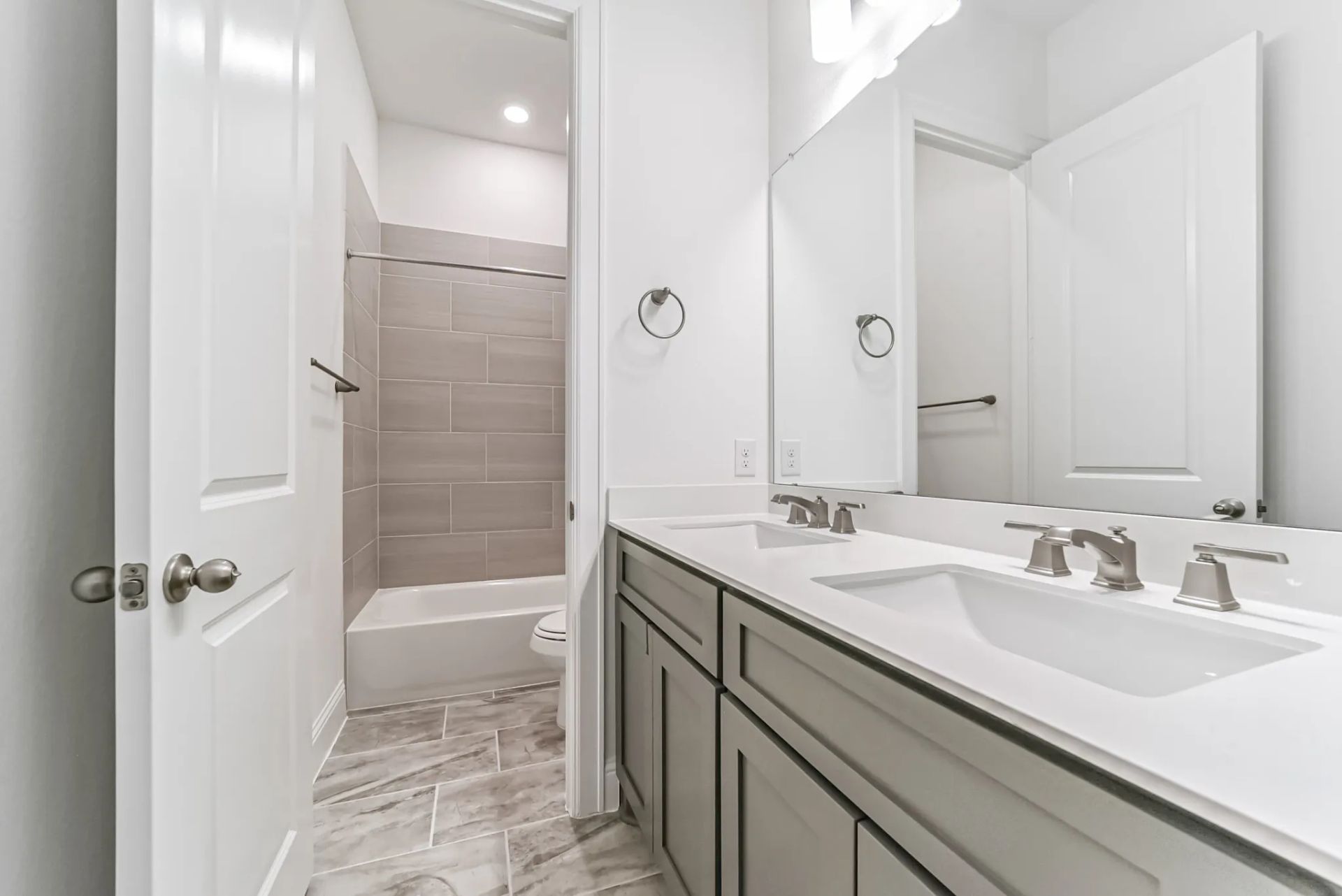 Plan 6005 bath 2