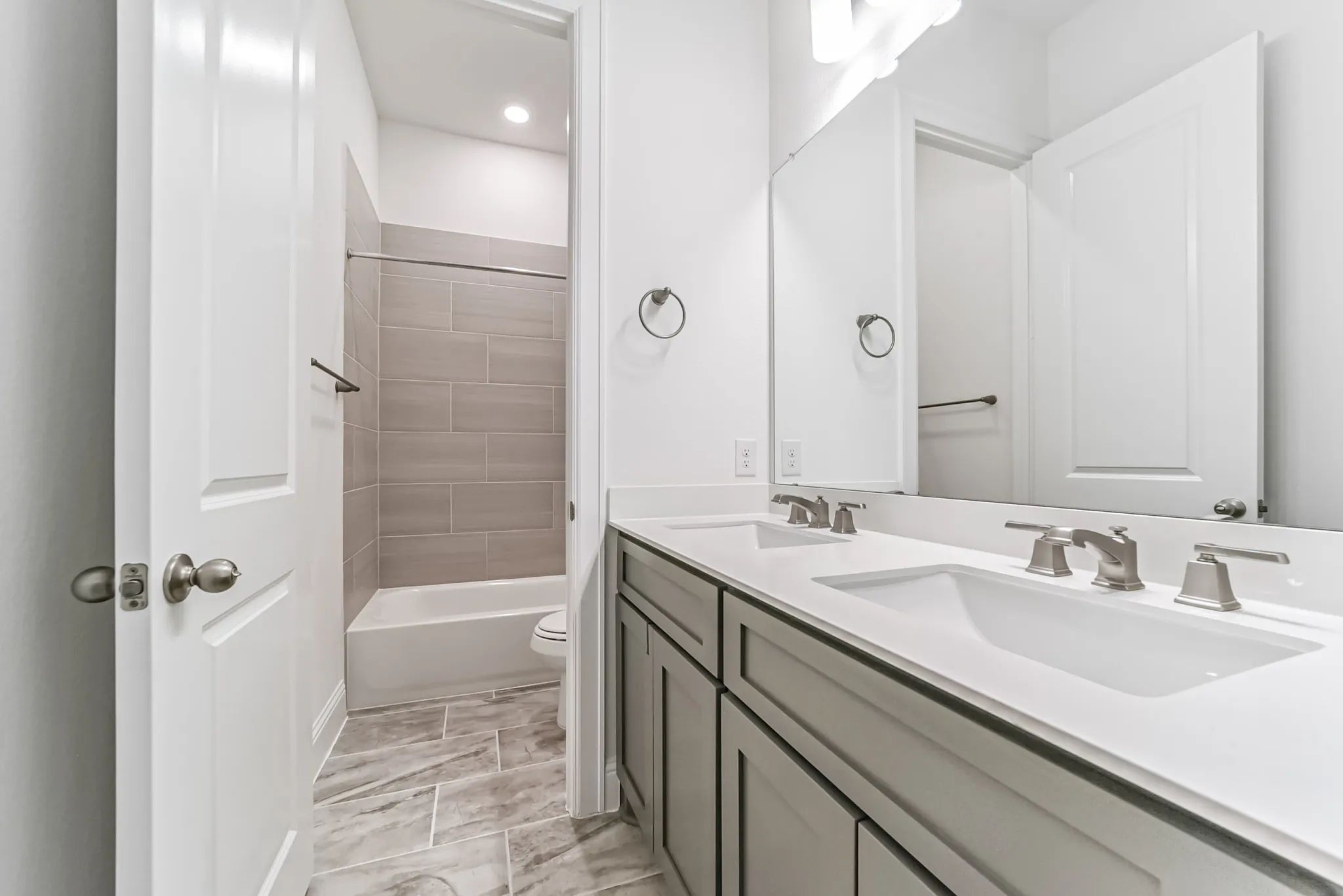 Plan 6005 bath 2