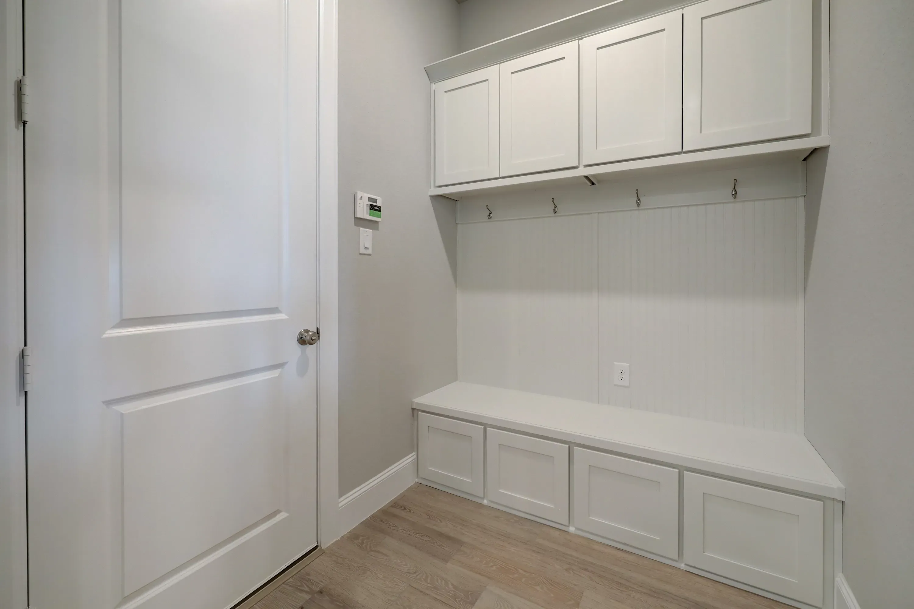 Plan 6025 valet w/ bench