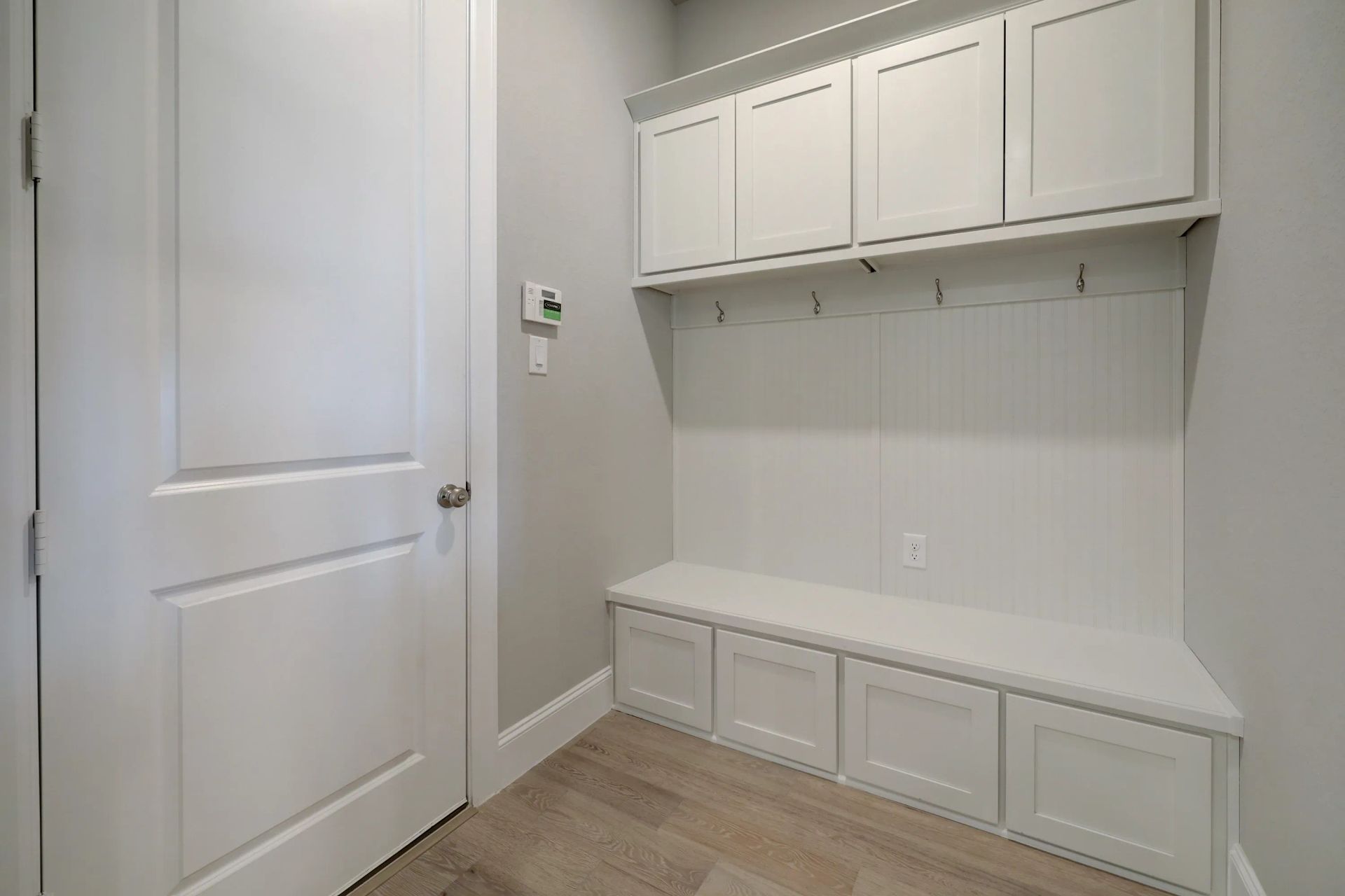 Plan 6025 valet w/ bench