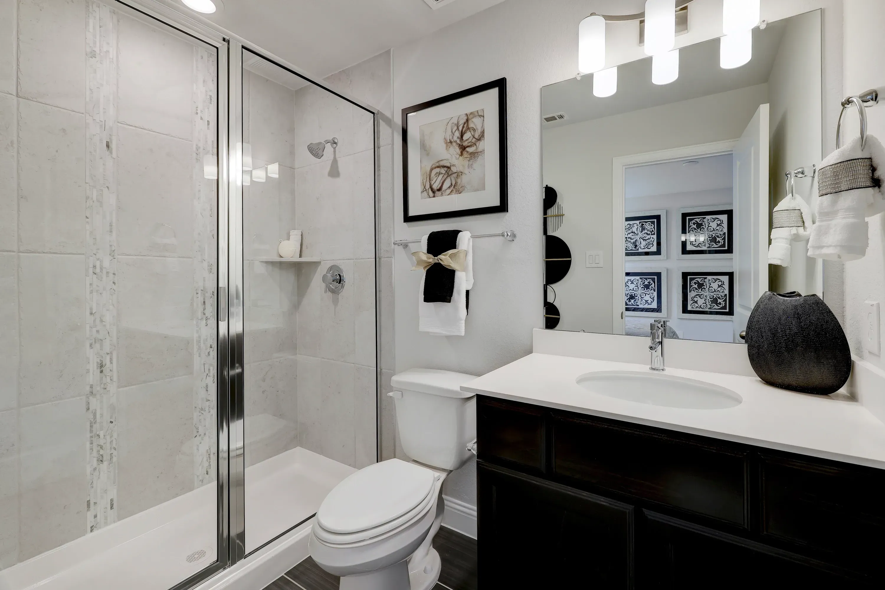 Model home upstairs bath