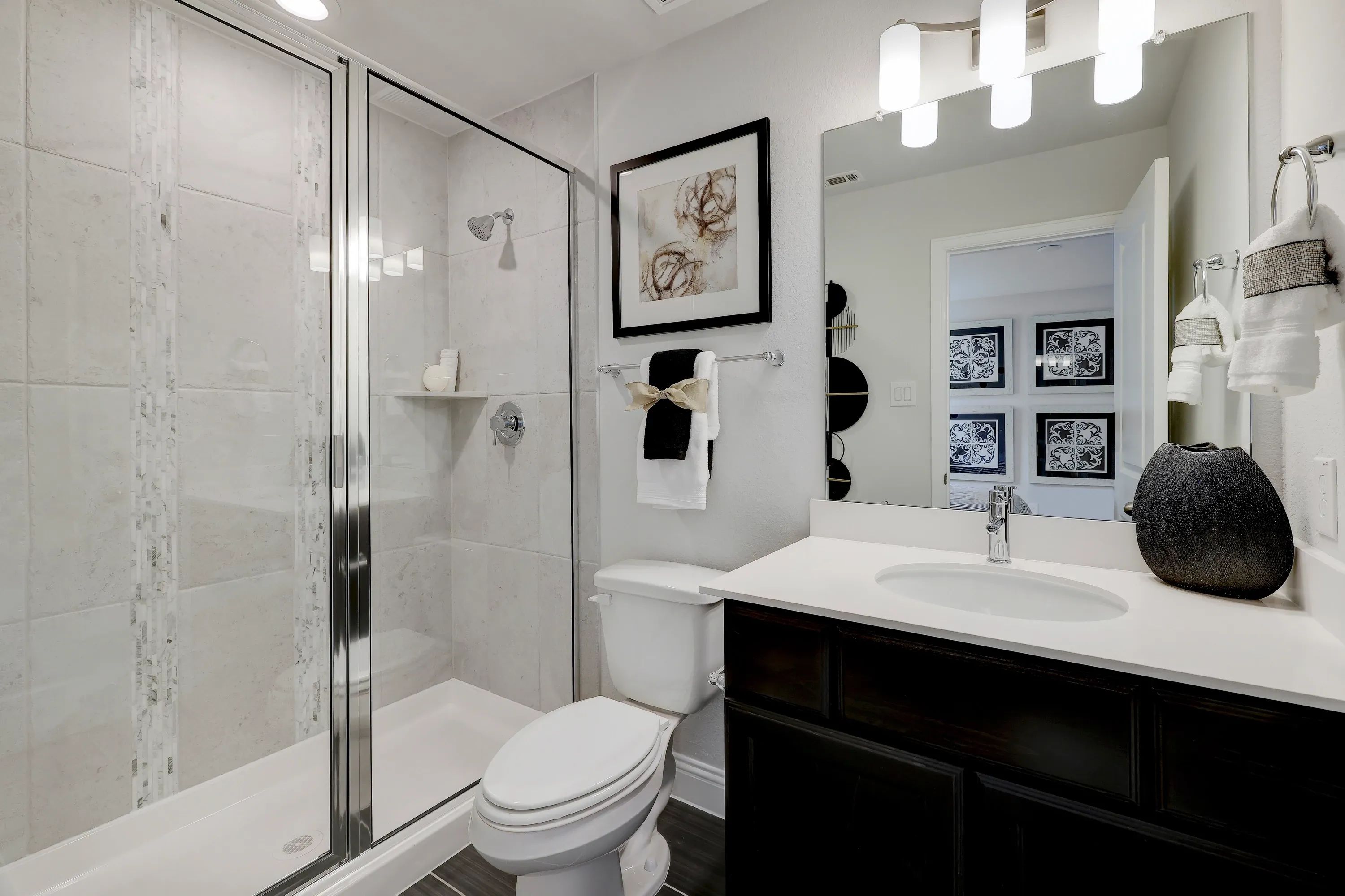 Model home upstairs bath