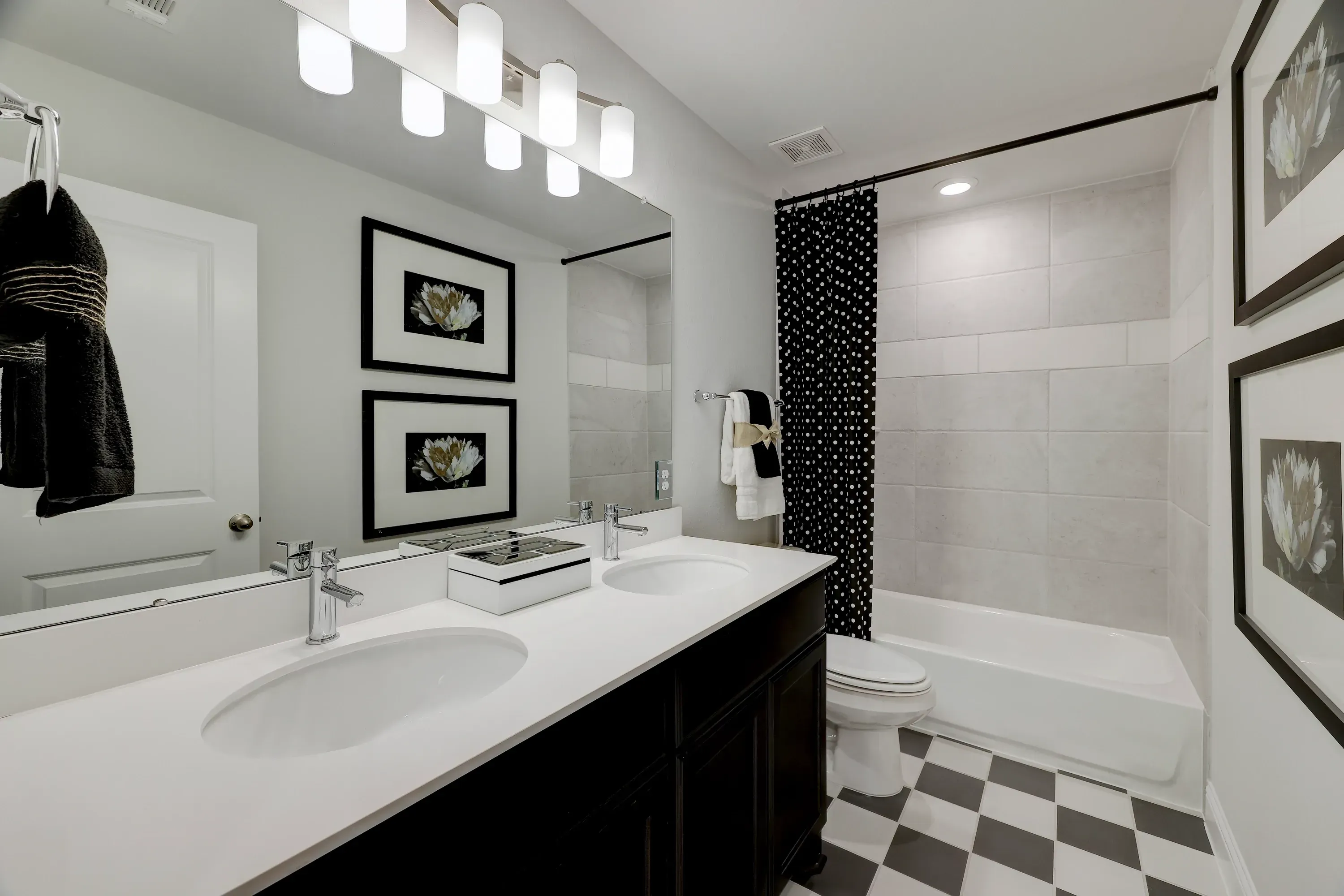 Model home upstairs bath