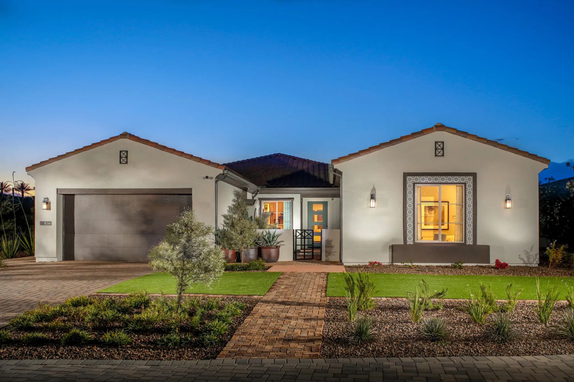 Latigo Model Front
