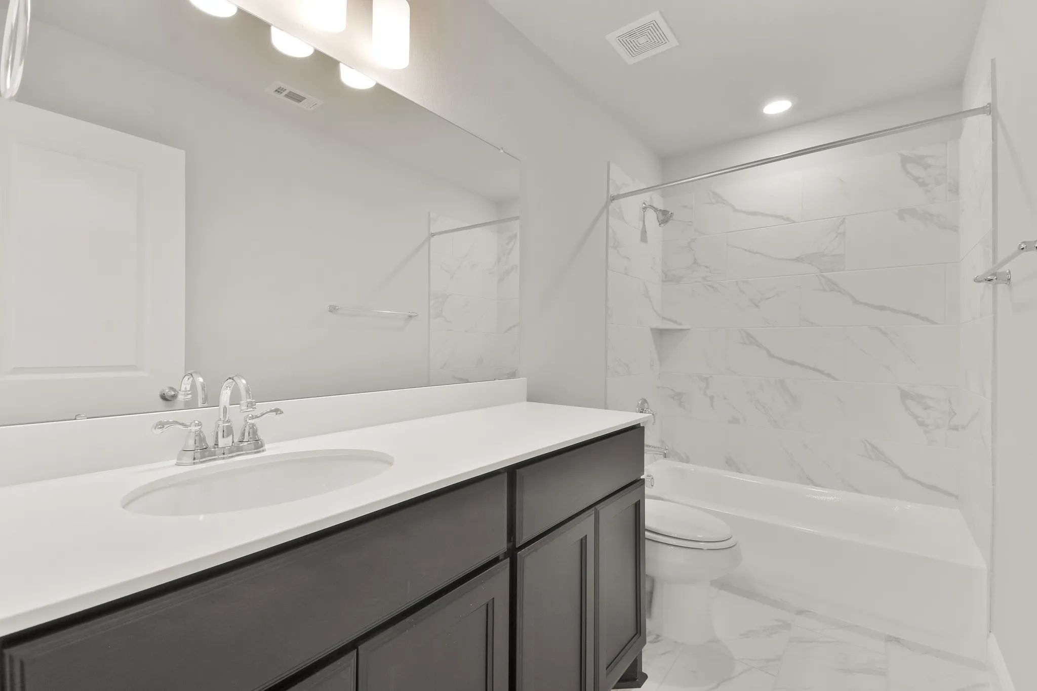 Plan 3049 bath 2