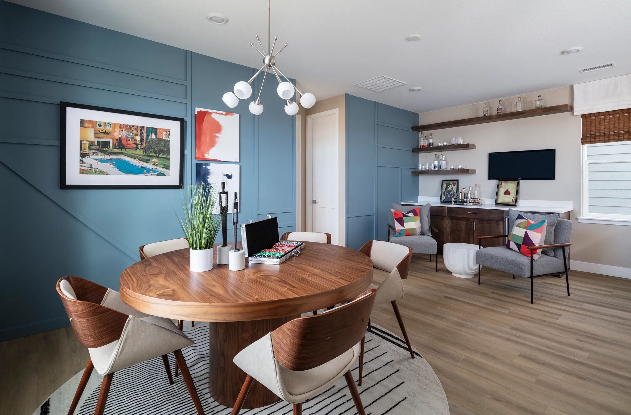 Eliot Model Bonus Room