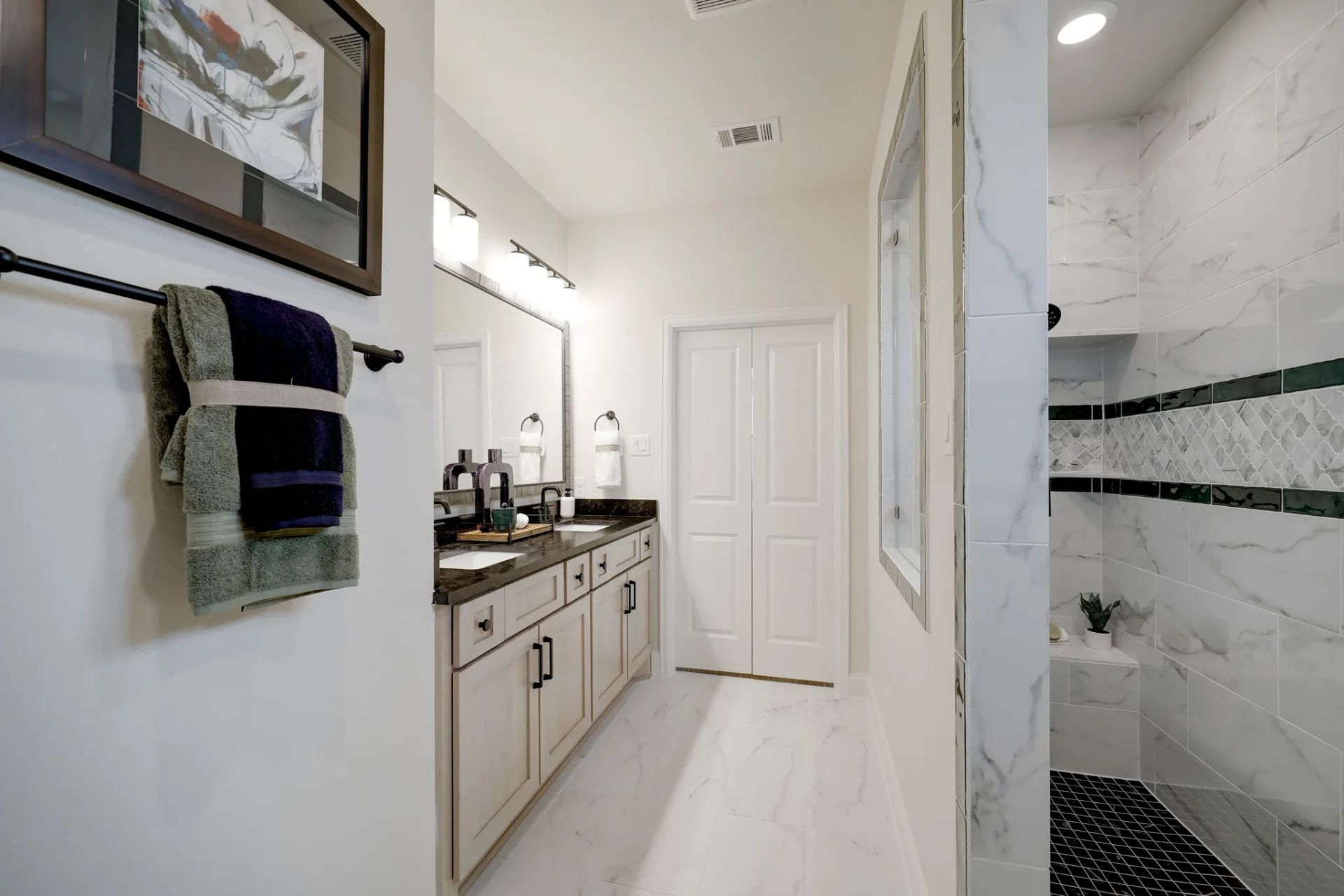 Plan 3059 primary bath - staged