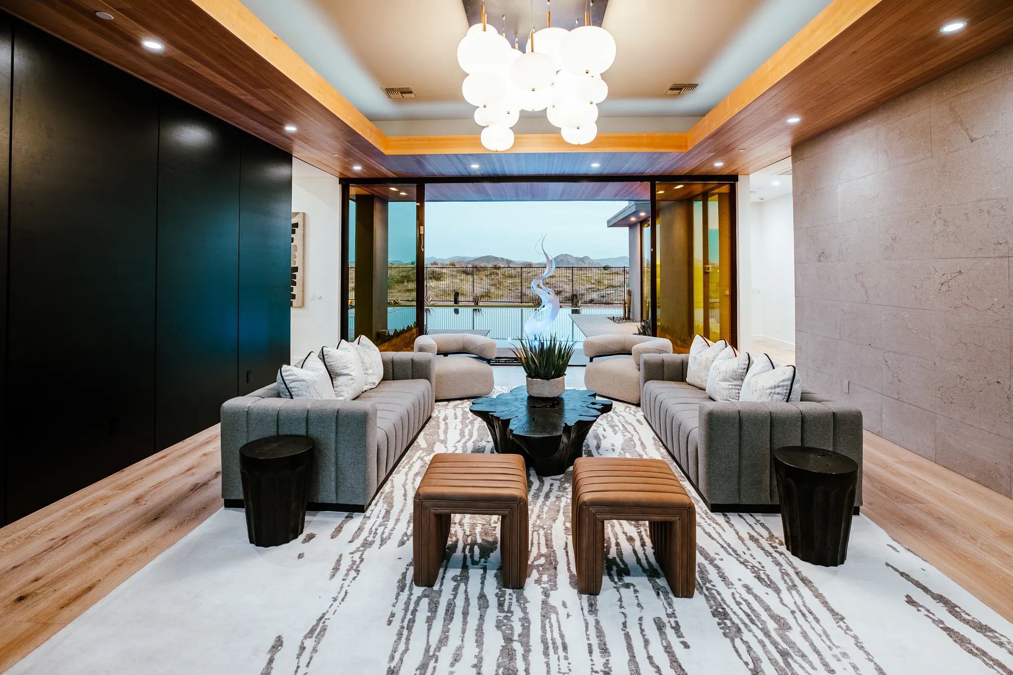 7533 Model Entry Lounge