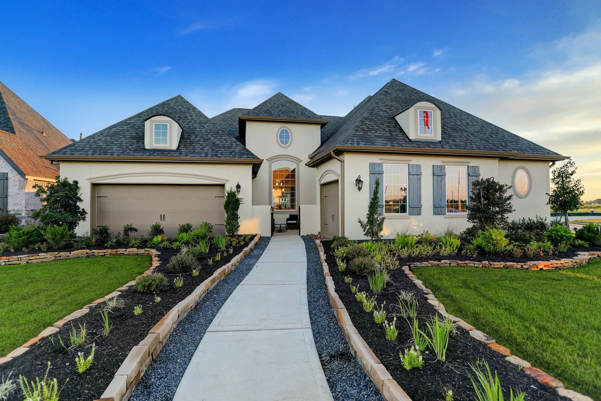 Plan 6015 model exterior at Del Bello Lakes