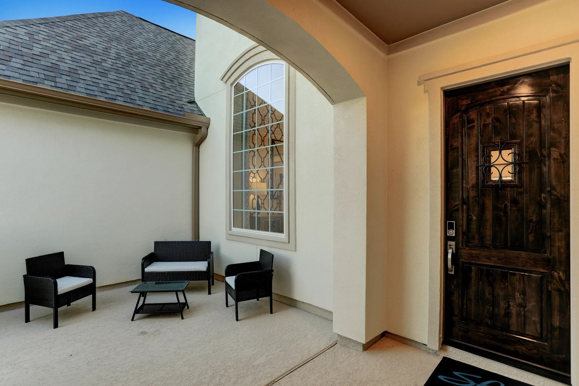 Plan 6015 courtyard - staged