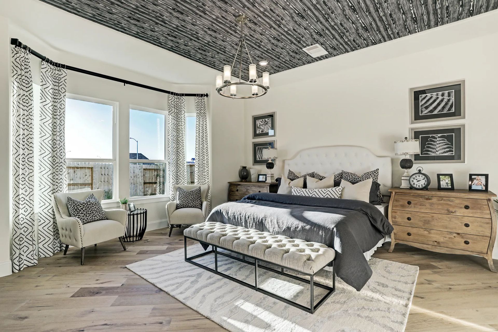 Plan 6015 primary bed - staged