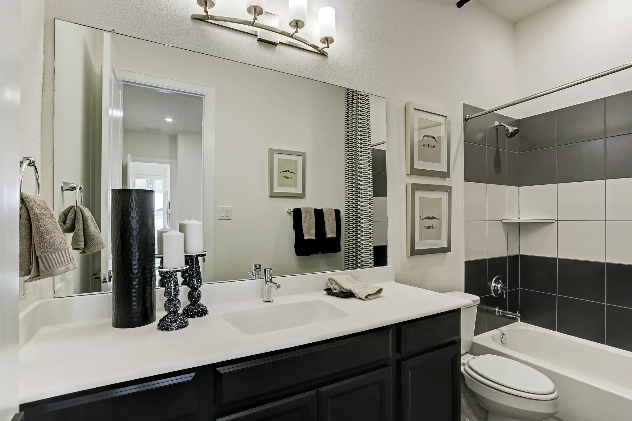 Plan 6015 bath 3 - staged