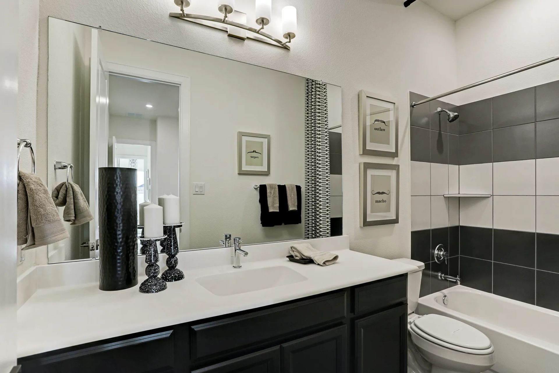 Plan 6015 bath 3 - staged