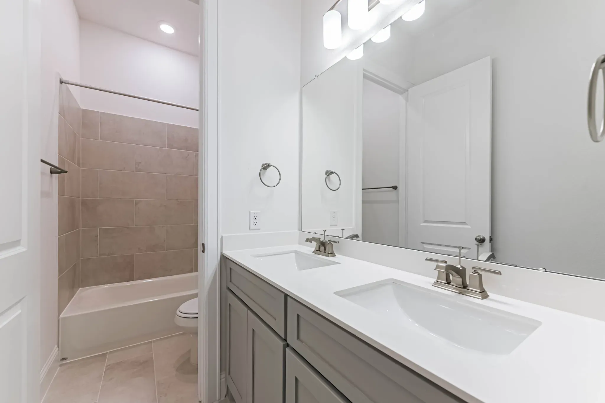 Plan 6005 bath 2