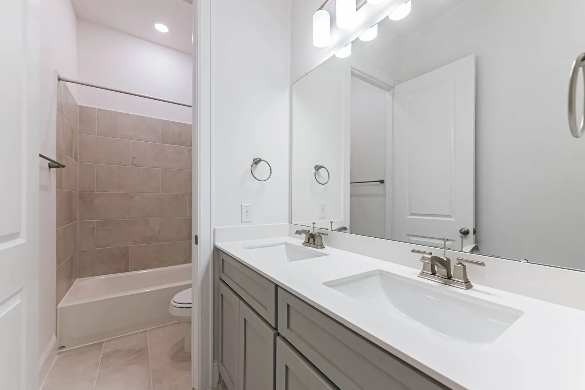 Plan 6005 bath 2