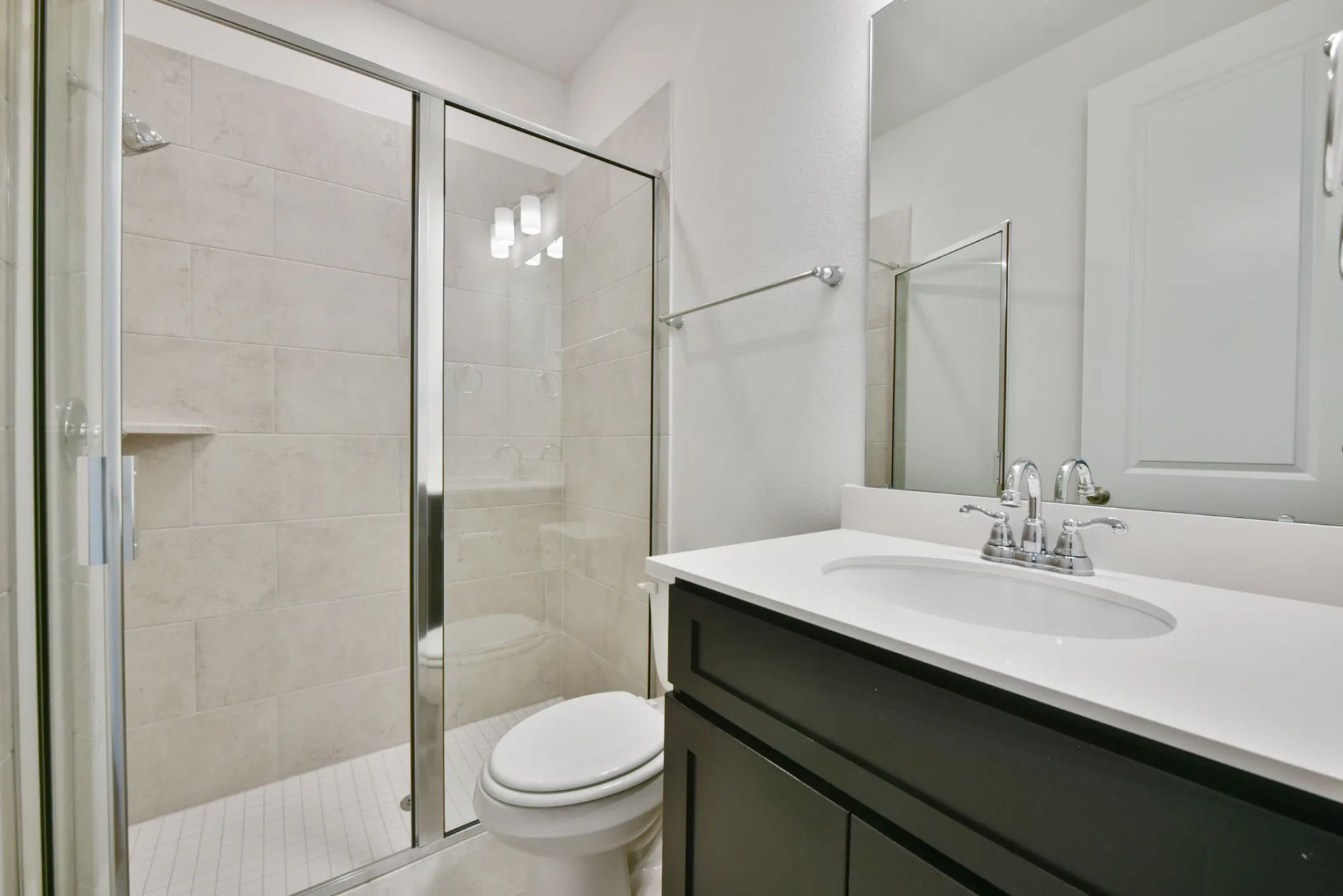 Plan 5049 bath 2