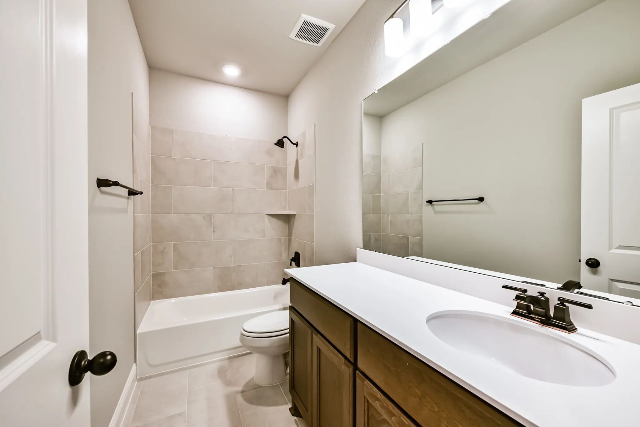 Plan 4039 bath 2