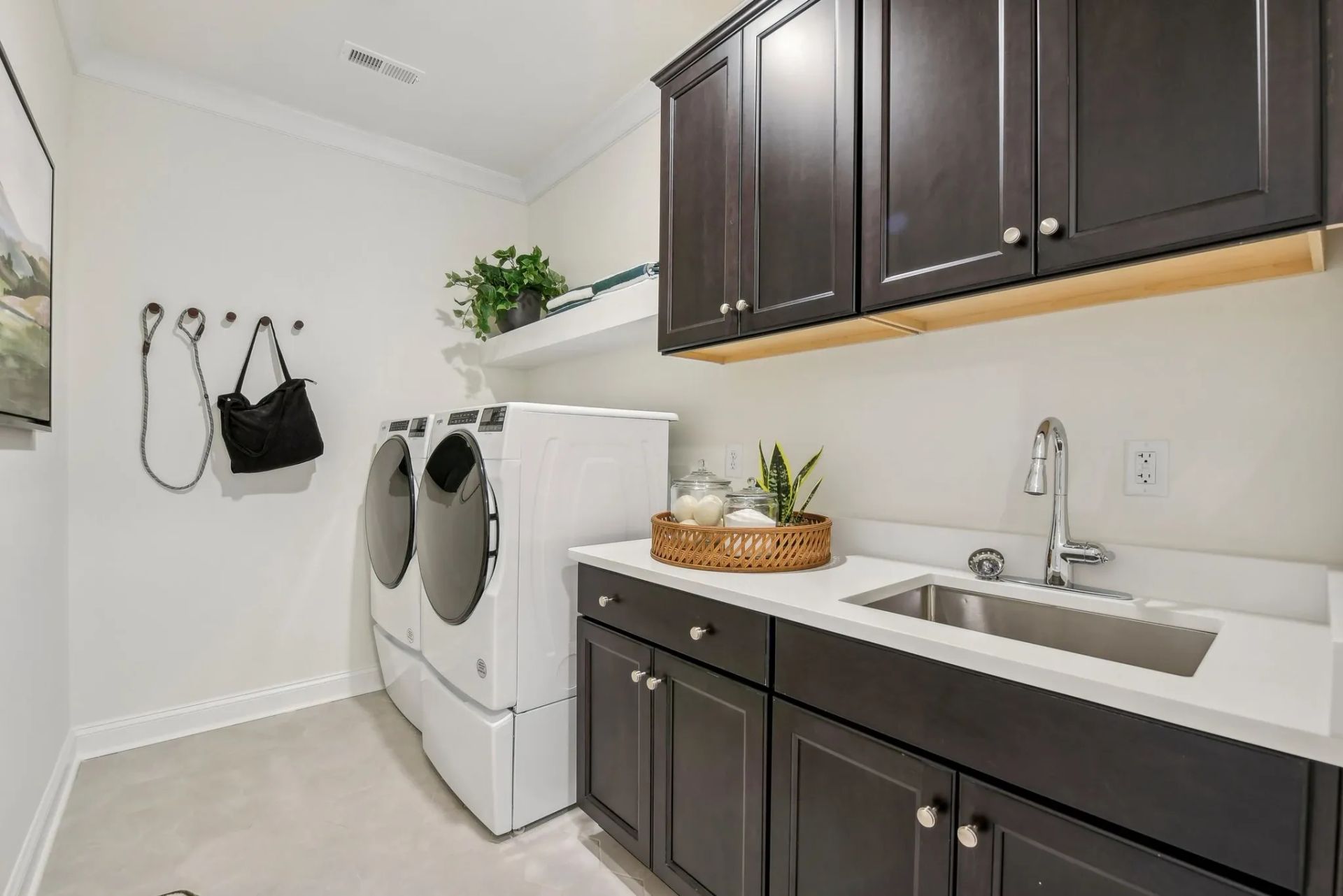 Logan Model Laundry, Windell Woods