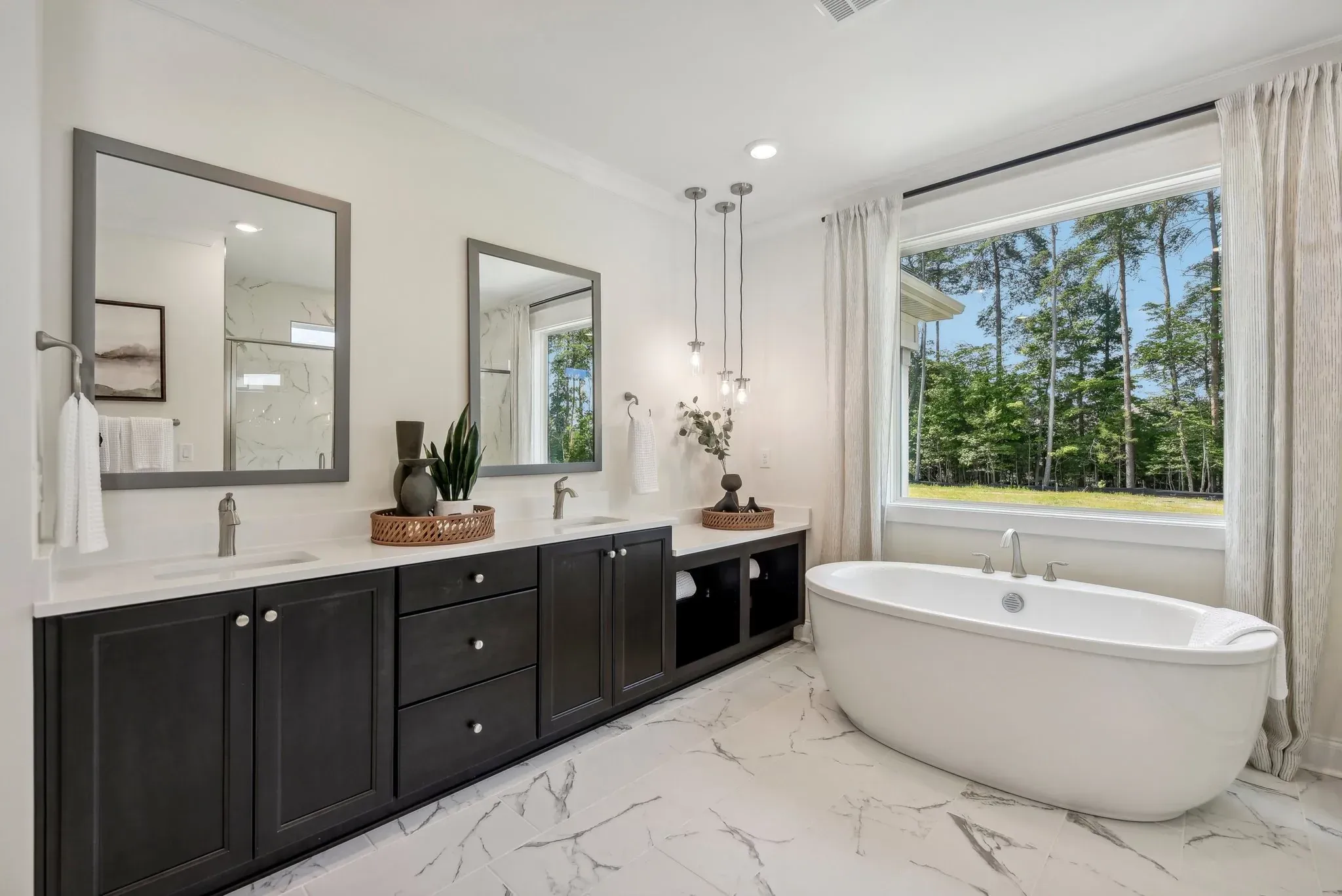 Logan Model Primary Bath, Windell Woods